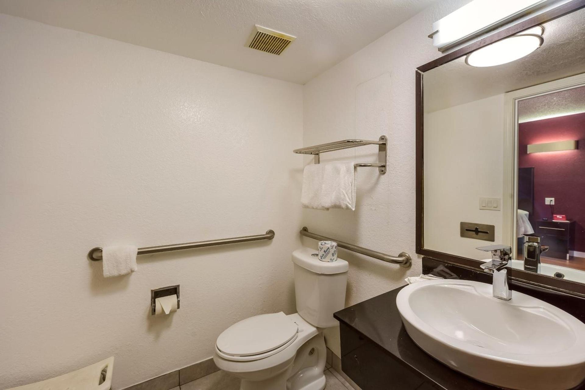 Red Roof Inn Plano photo 19