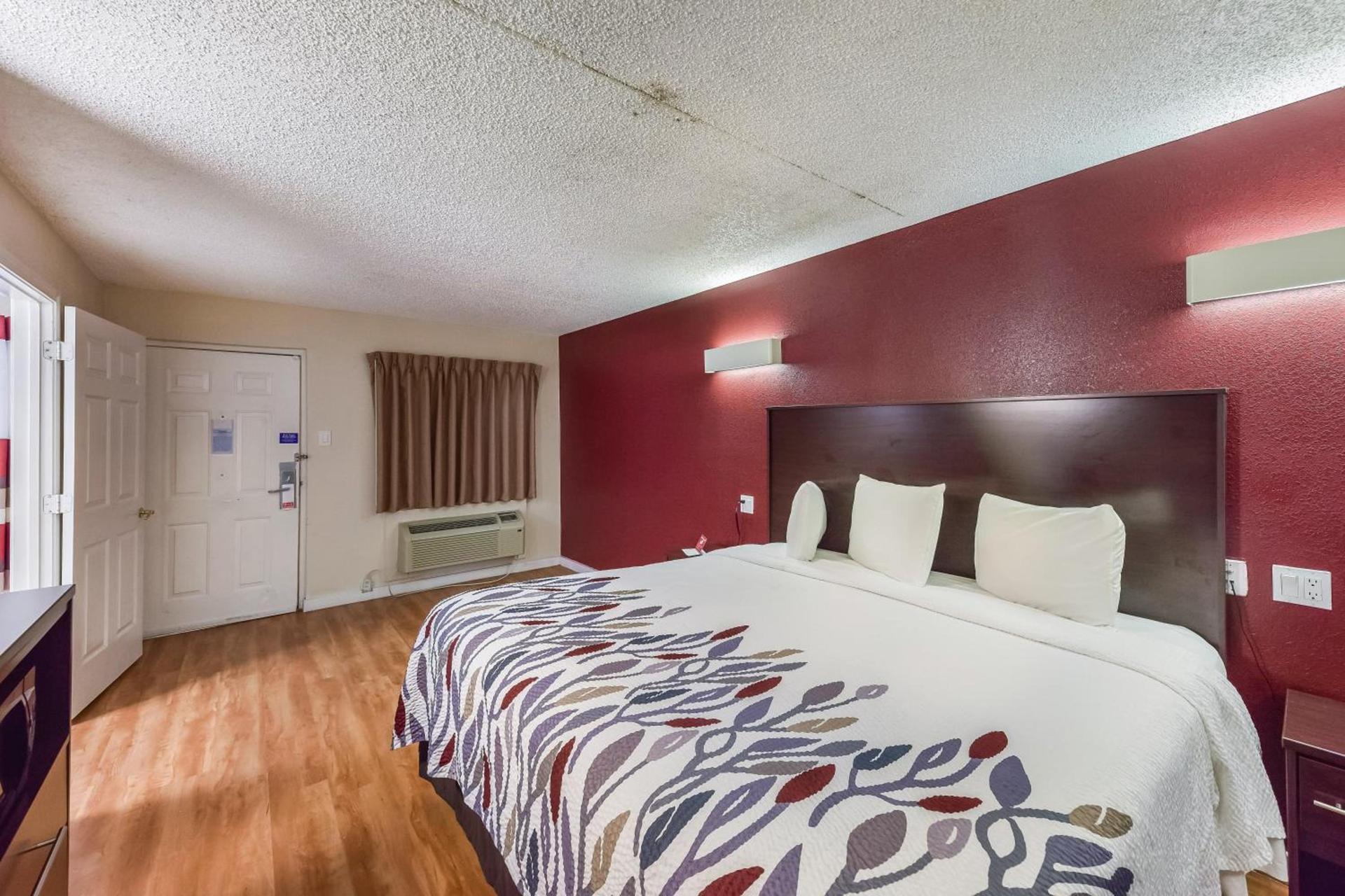 Red Roof Inn Plano photo 14