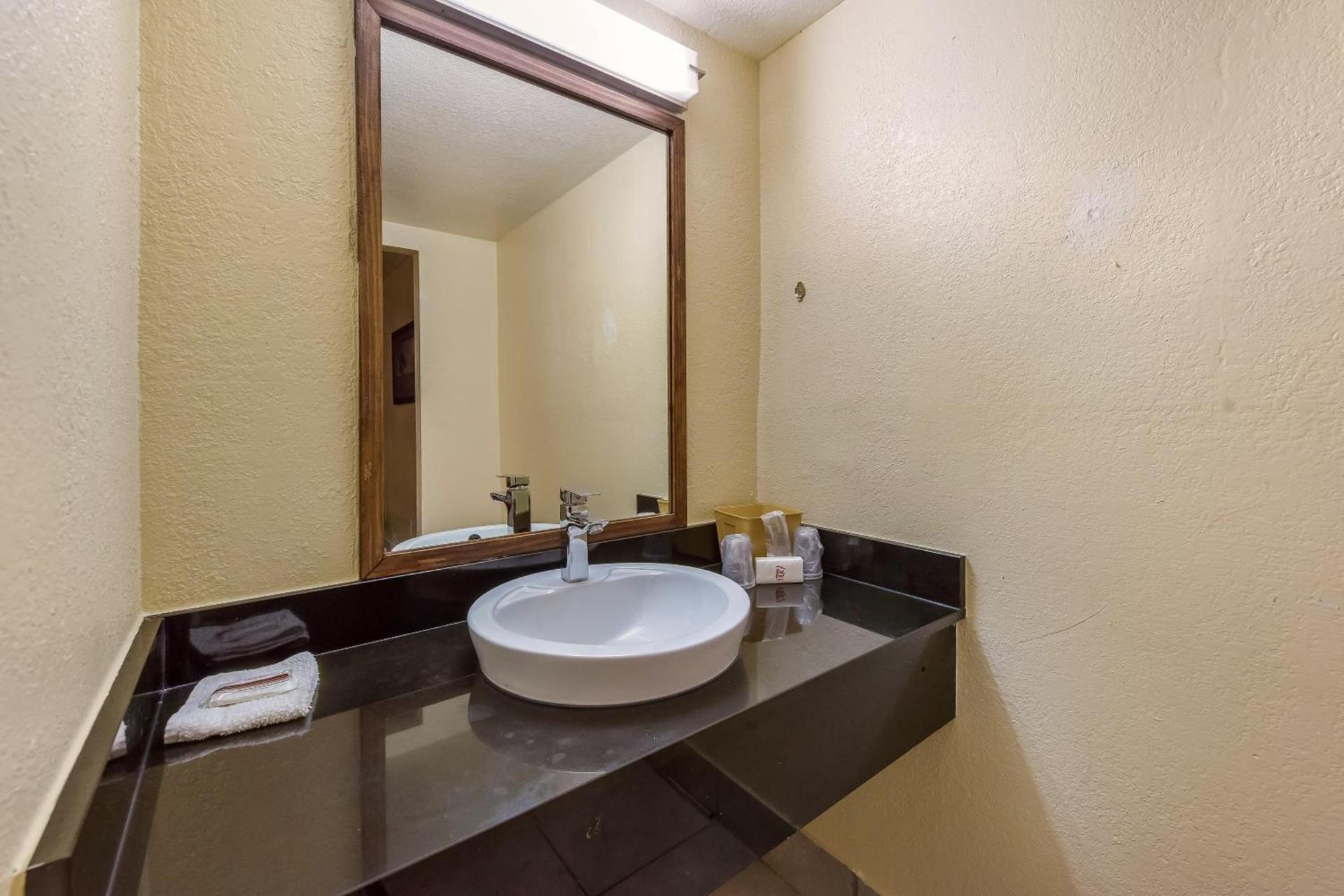 Red Roof Inn Plano photo 15