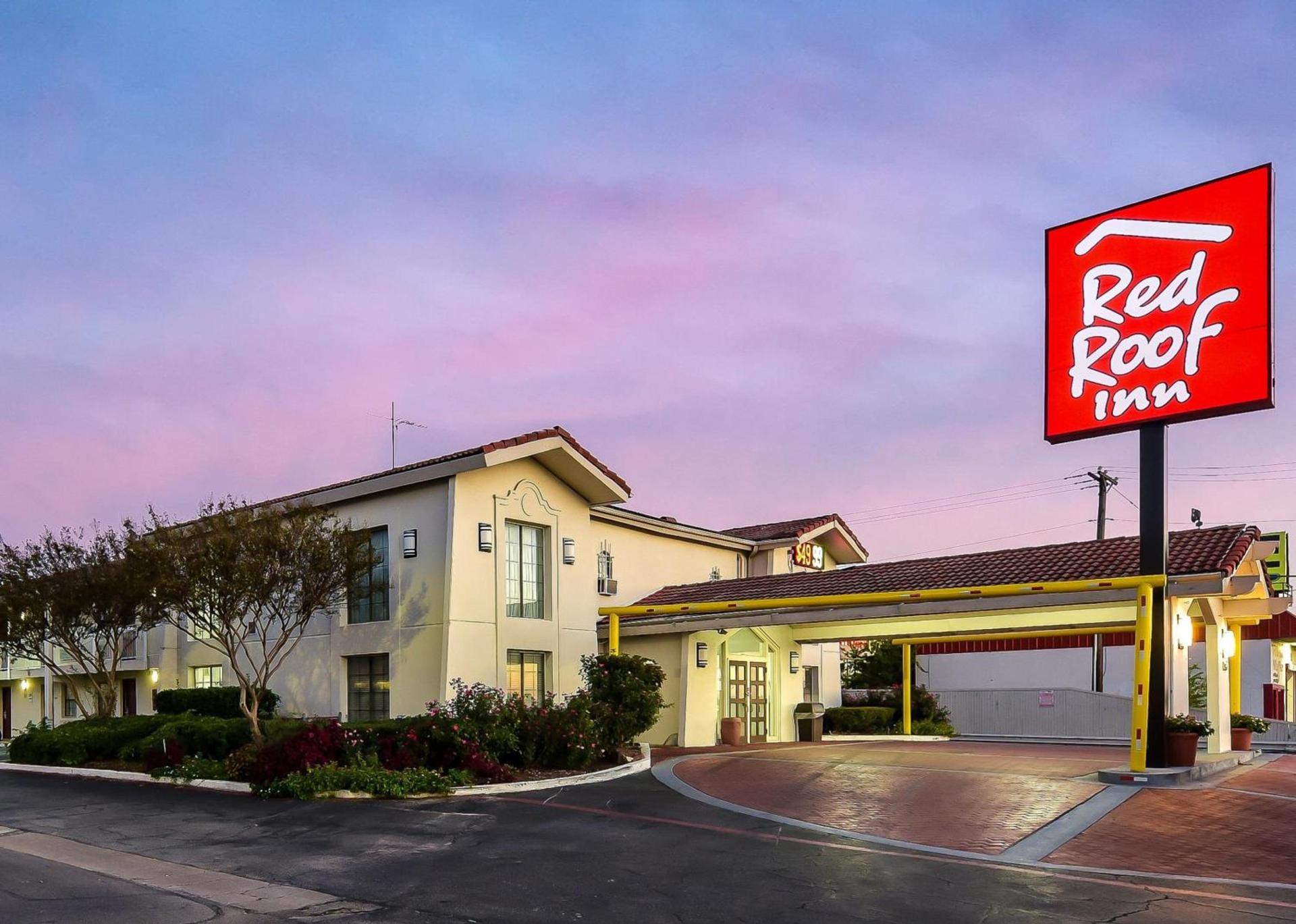 Red Roof Inn Plano photo 5