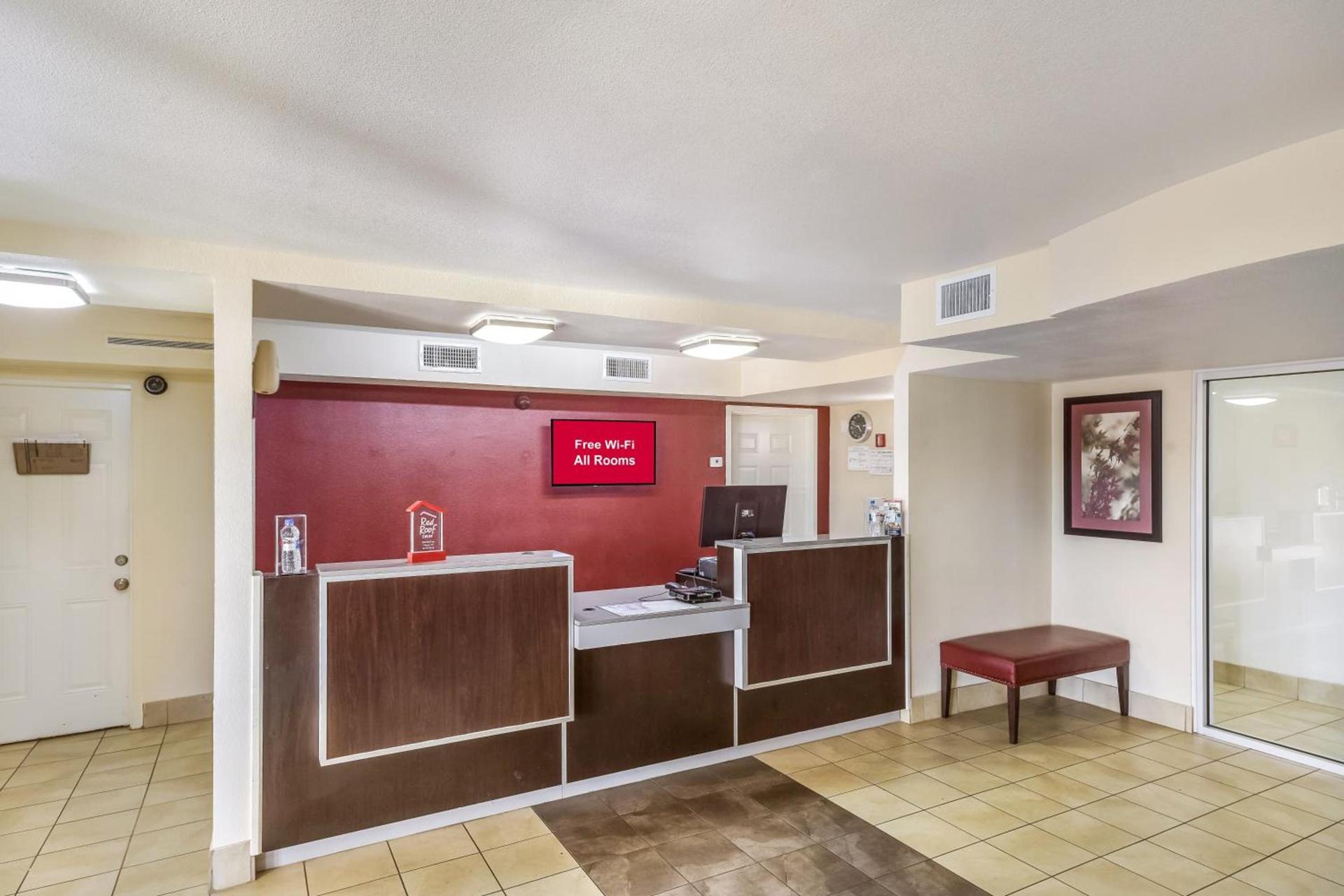Red Roof Inn Plano photo 8