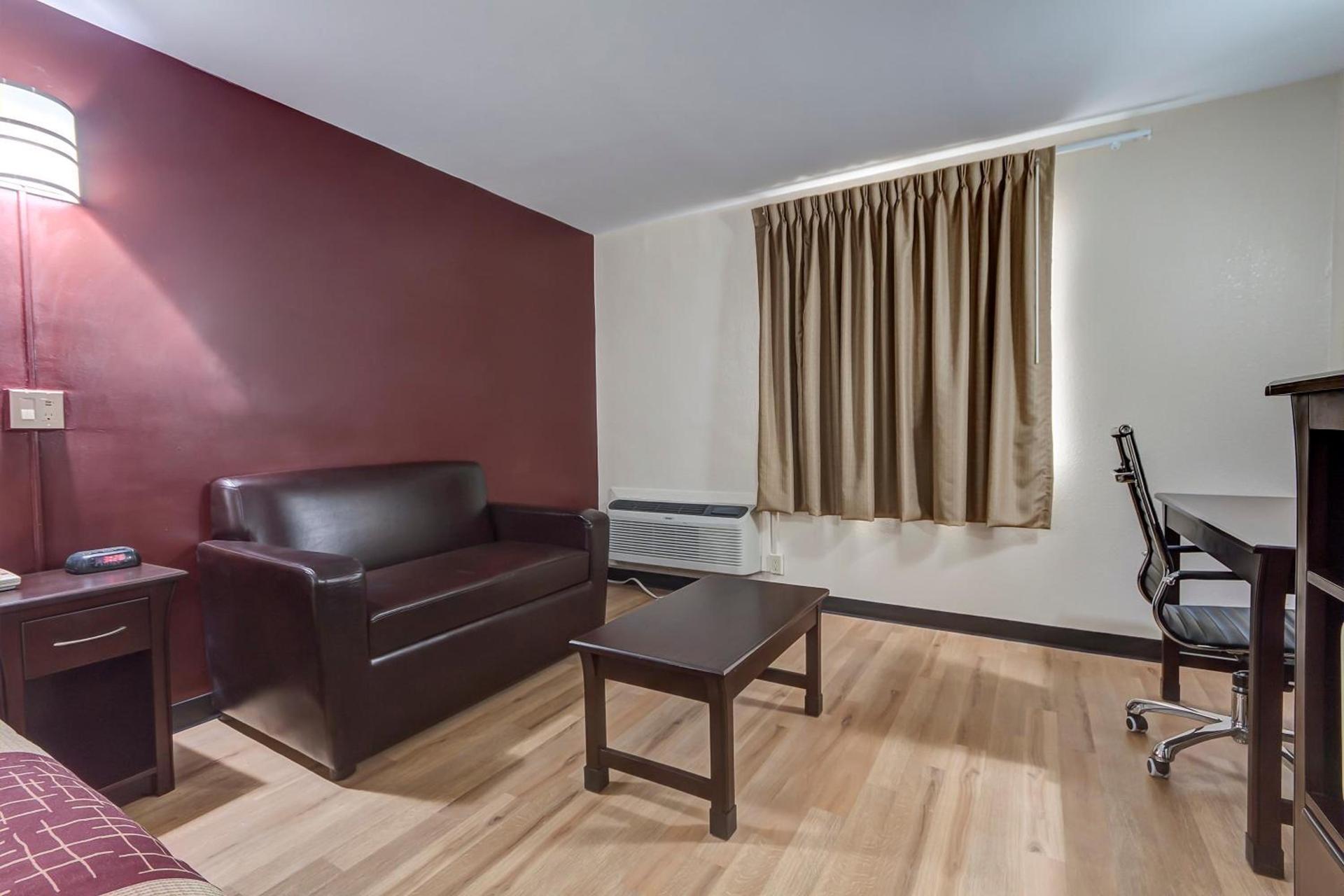 Red Roof Inn Van Horn photo 21