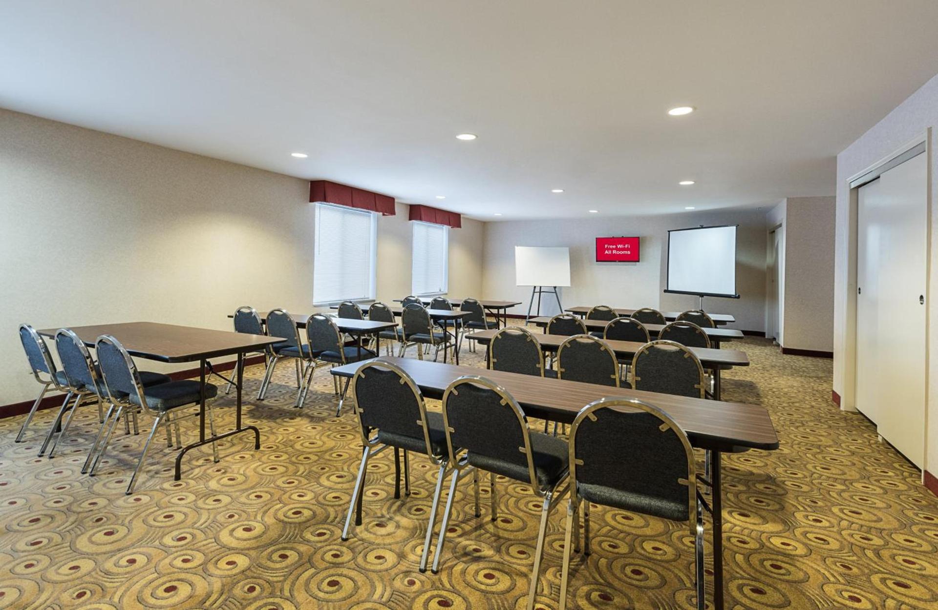 Red Roof Inn Etowah – Athens, TN photo 15