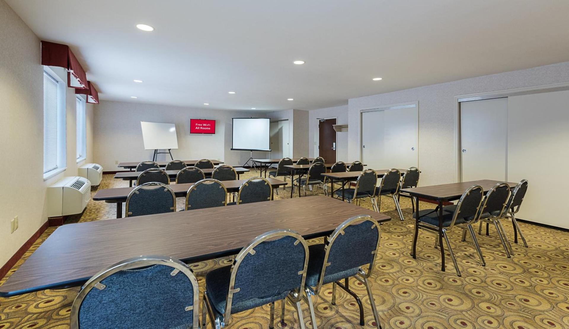 Red Roof Inn Etowah – Athens, TN photo 16