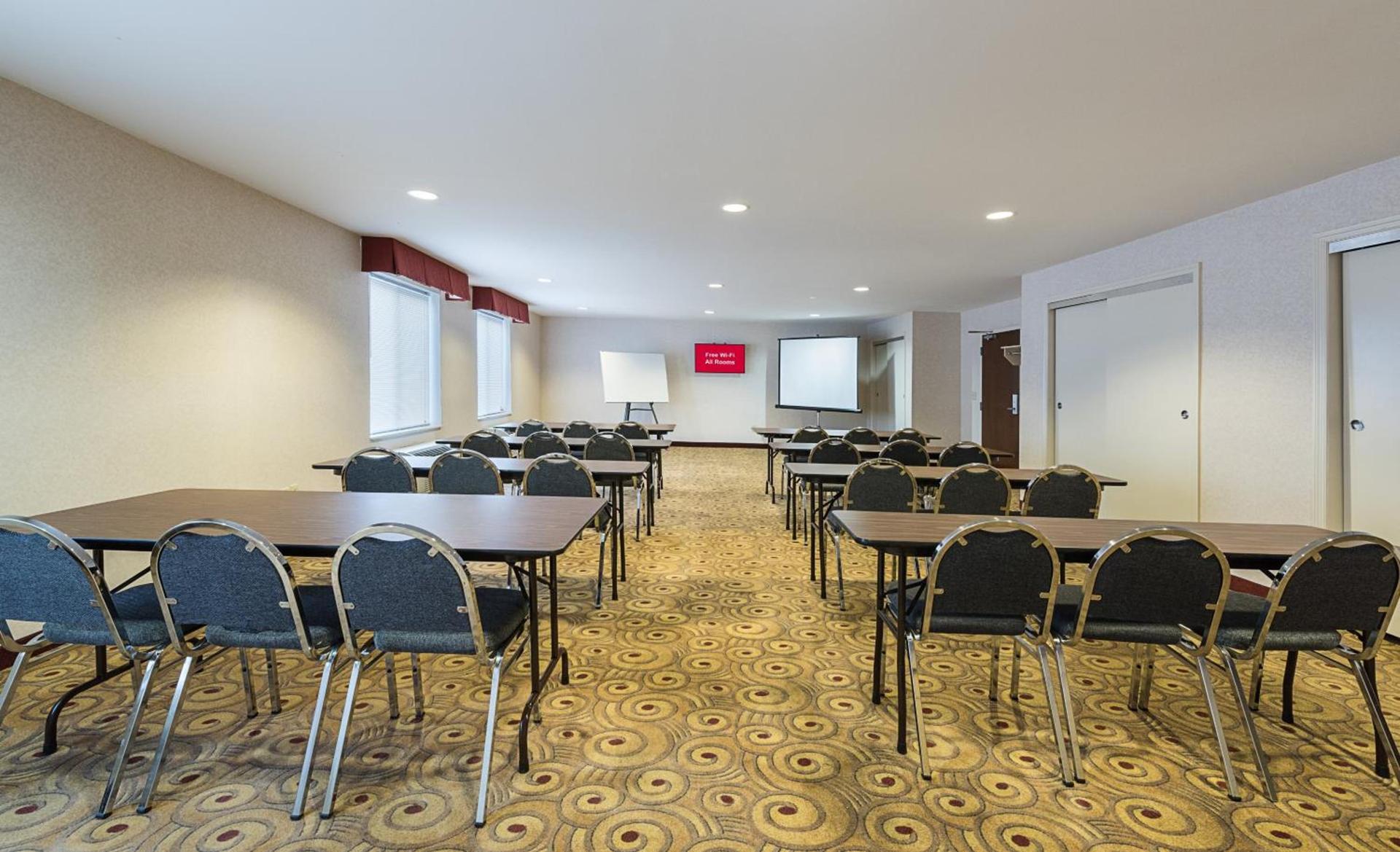 Red Roof Inn Etowah – Athens, TN photo 17