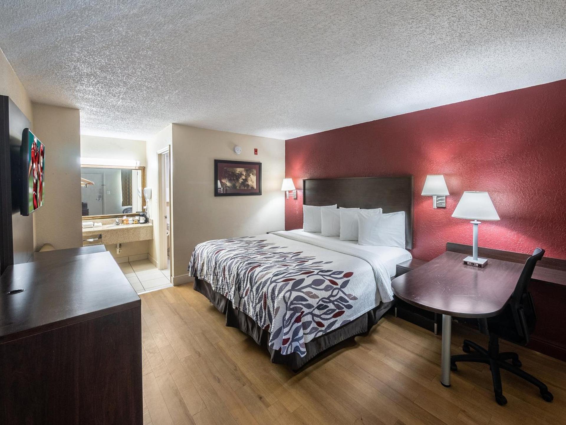 Red Roof Inn Orlando South - Florida Mall photo 15