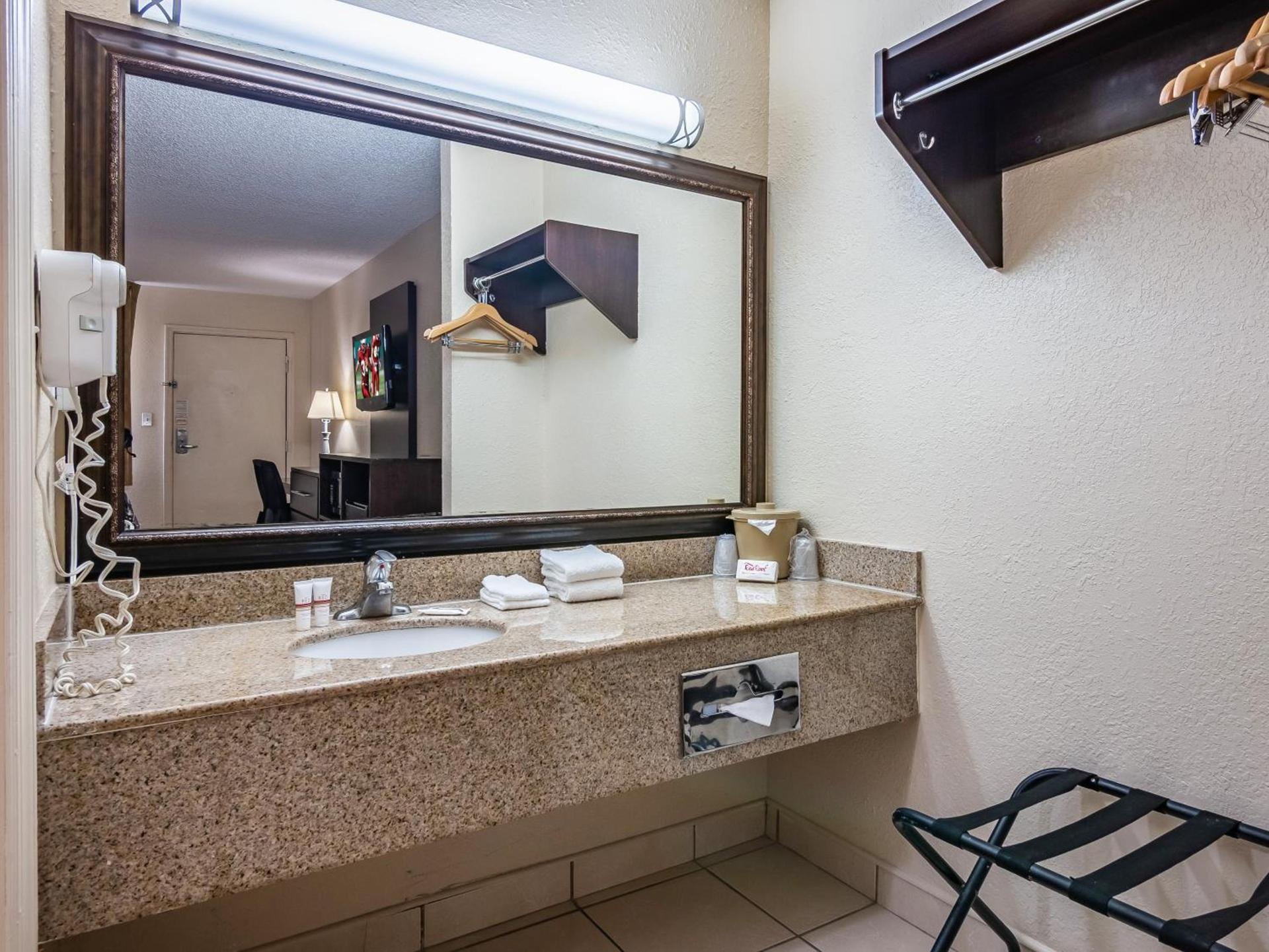 Red Roof Inn Orlando South - Florida Mall photo 28