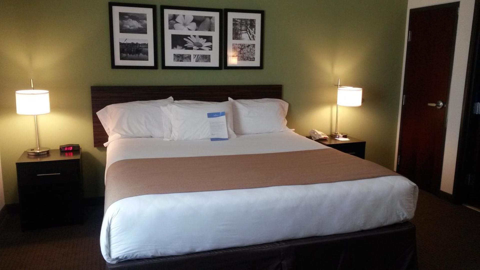 PetroStay Inn & Suites Cotulla photo 5