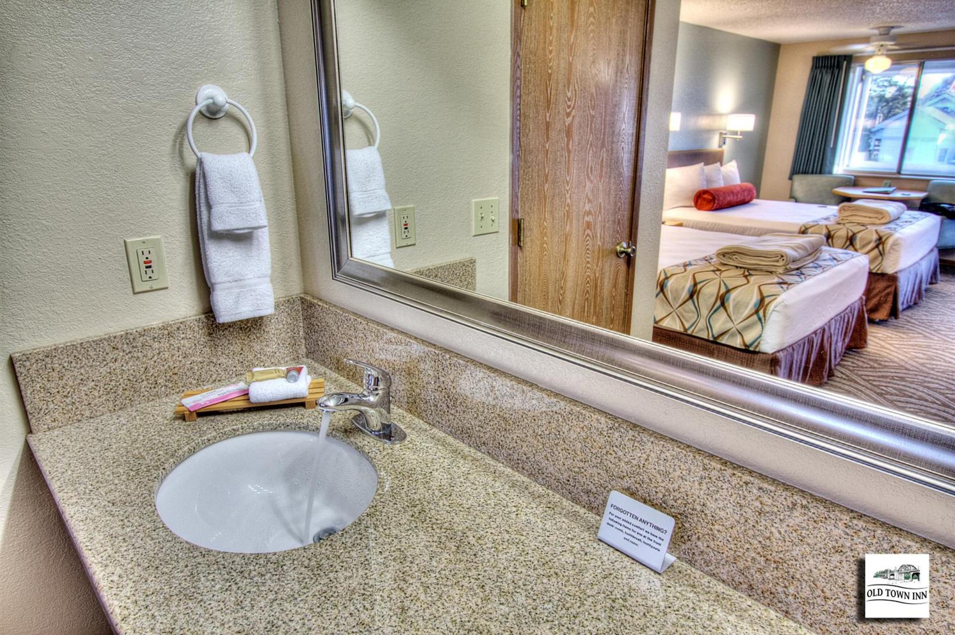 Super 8 by Wyndham Florence OR photo 11