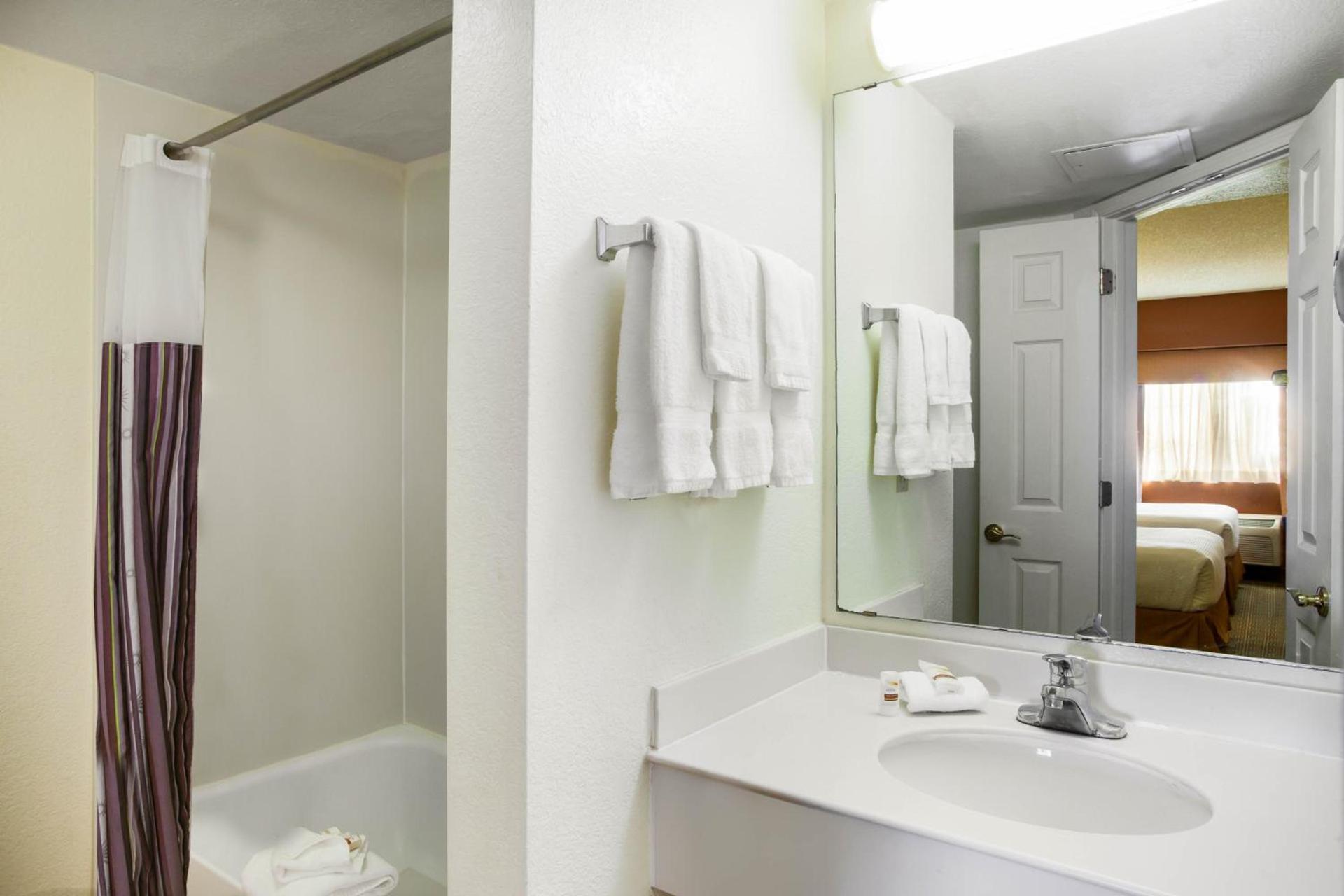 La Quinta Inn by Wyndham Austin Oltorf photo 22