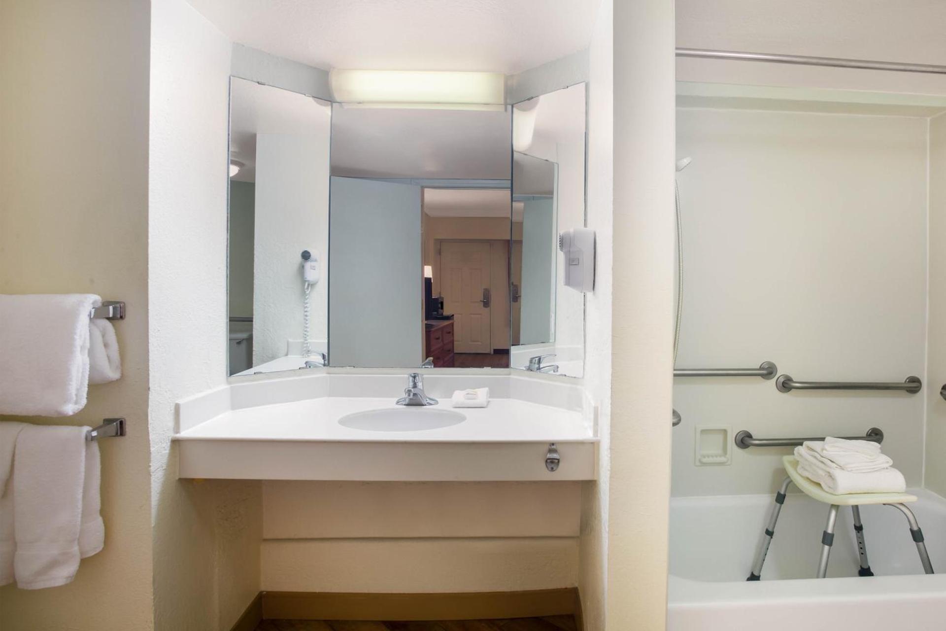 La Quinta Inn by Wyndham Austin Oltorf photo 20