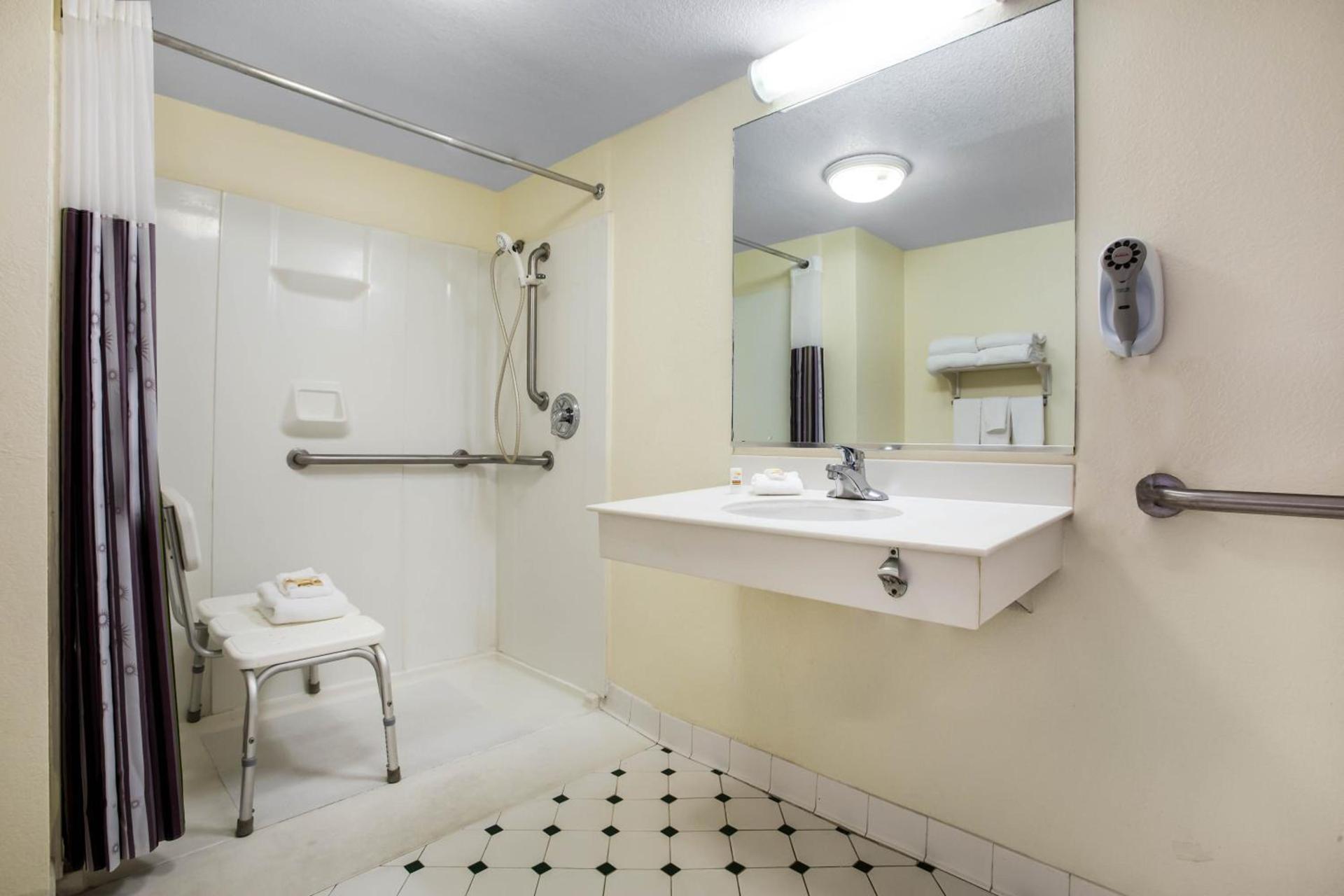 La Quinta Inn by Wyndham Austin Oltorf photo 21
