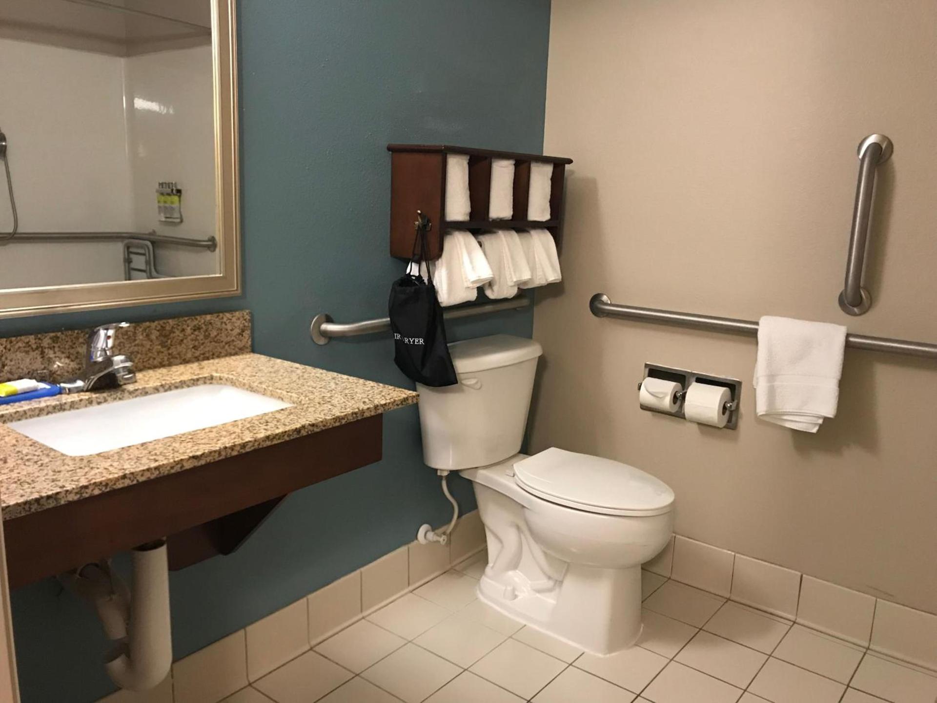 Holiday Inn Express and Suites St. Cloud by IHG photo 13