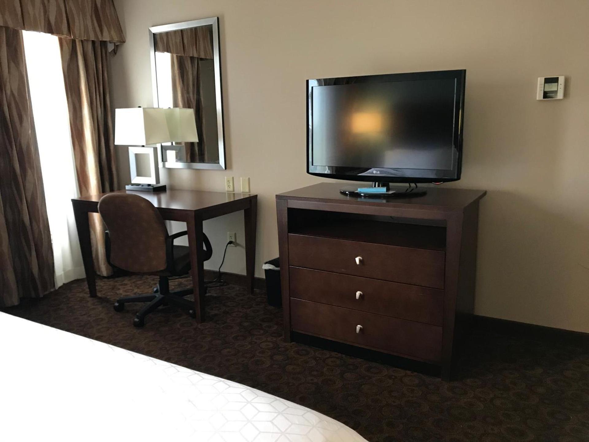 Holiday Inn Express and Suites St. Cloud by IHG photo 6