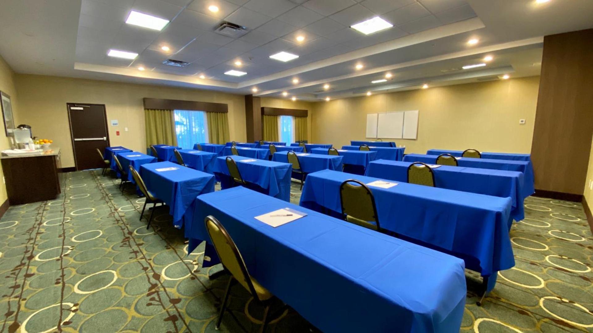 Holiday Inn Express Hotel & Suites Orlando East-UCF Area by IHG photo 32