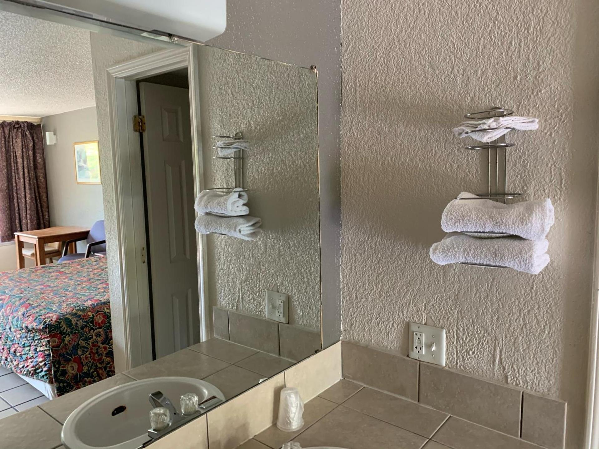 Budget Inn Motel photo 66