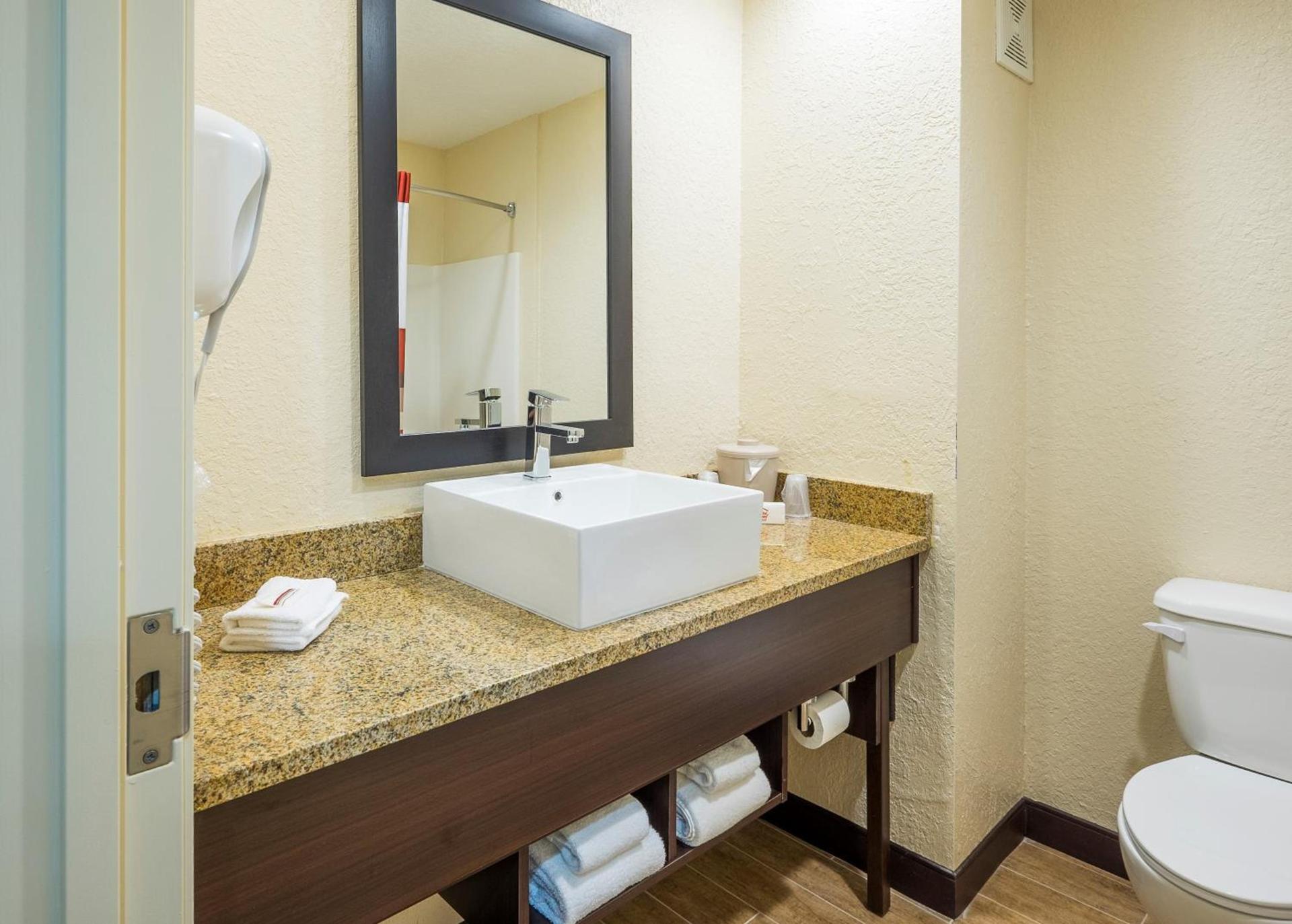 Red Roof Inn Ocala photo 15