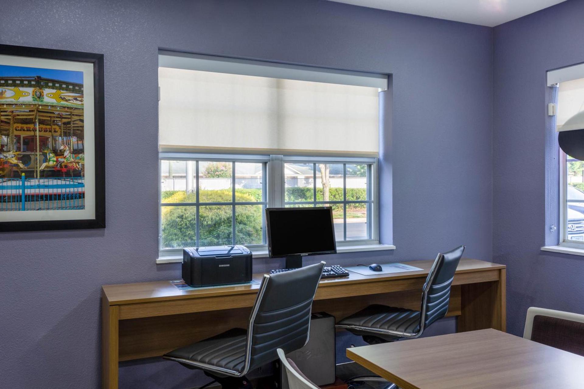 Microtel Inn & Suites by Wyndham Burlington photo 6