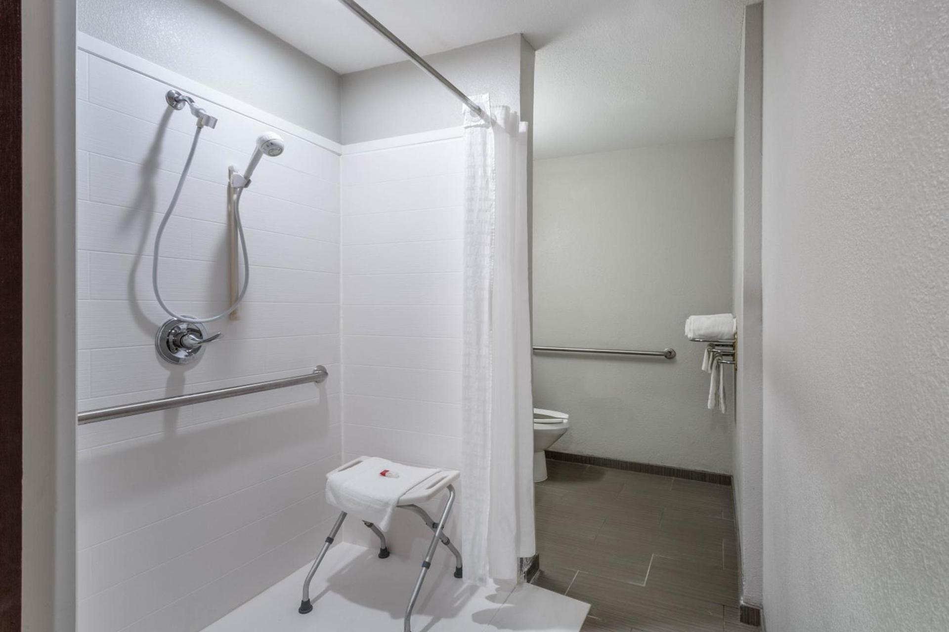 Microtel Inn & Suites by Wyndham Burlington photo 19