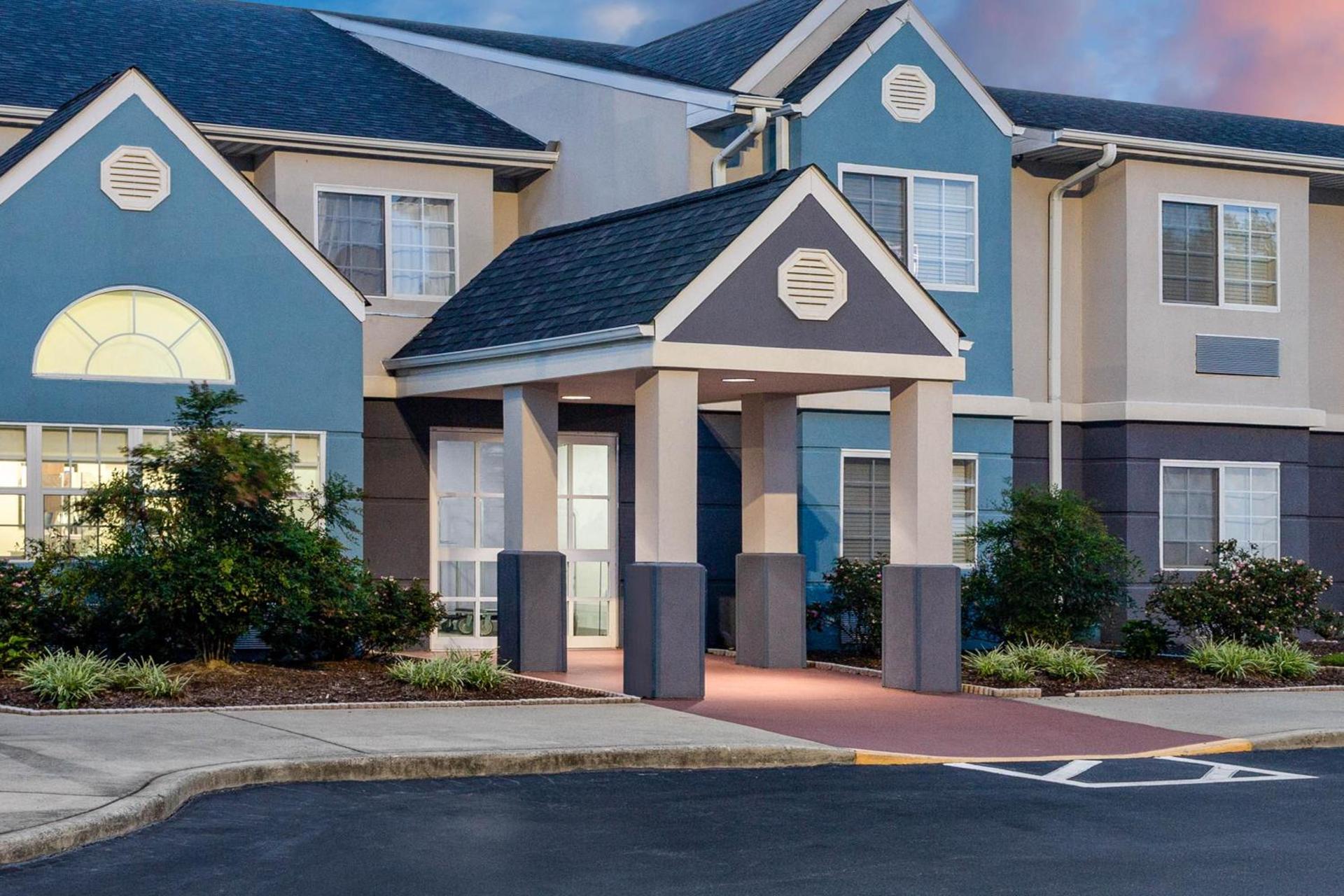 Microtel Inn & Suites by Wyndham Burlington photo 5