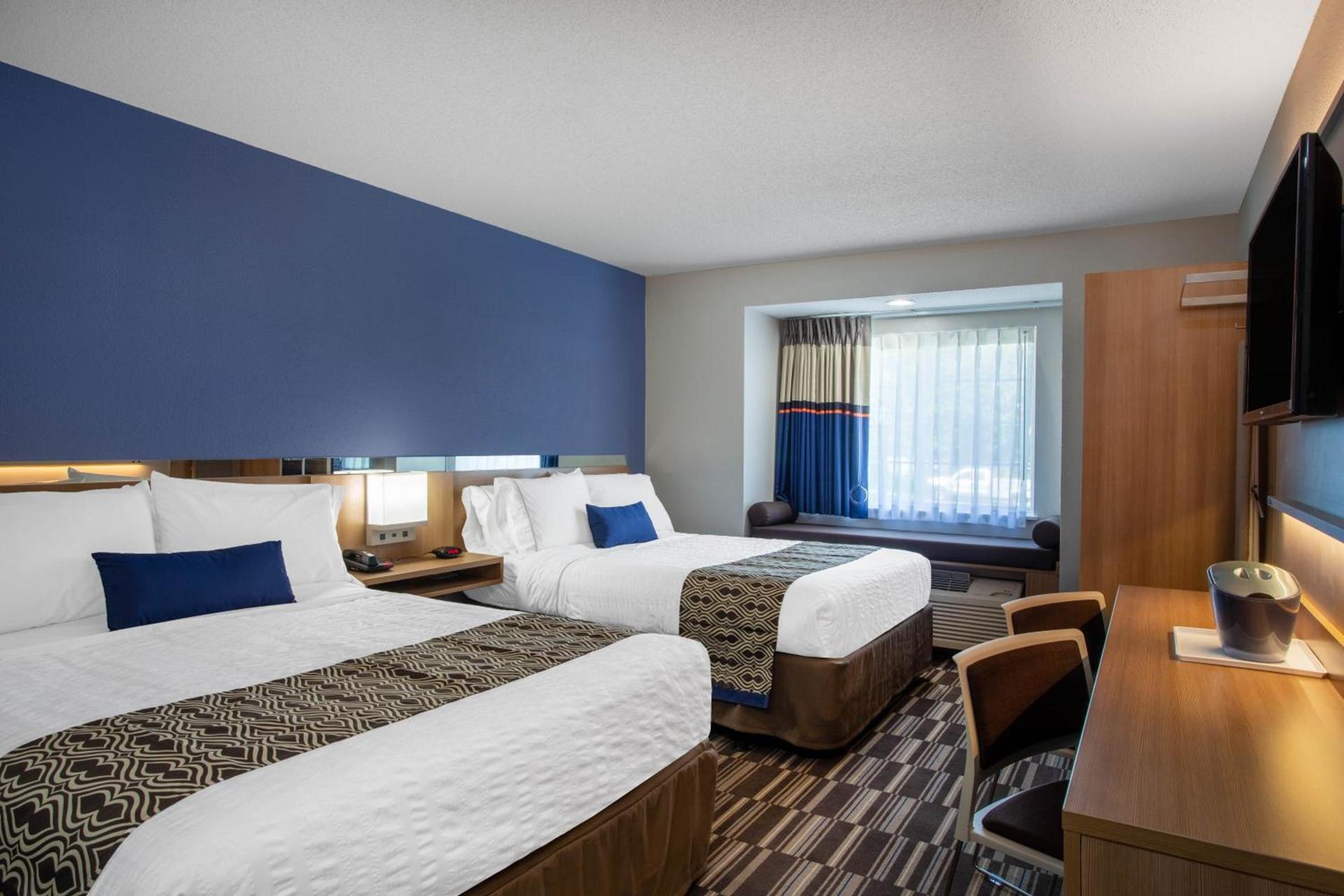 Microtel Inn & Suites by Wyndham Burlington photo 2