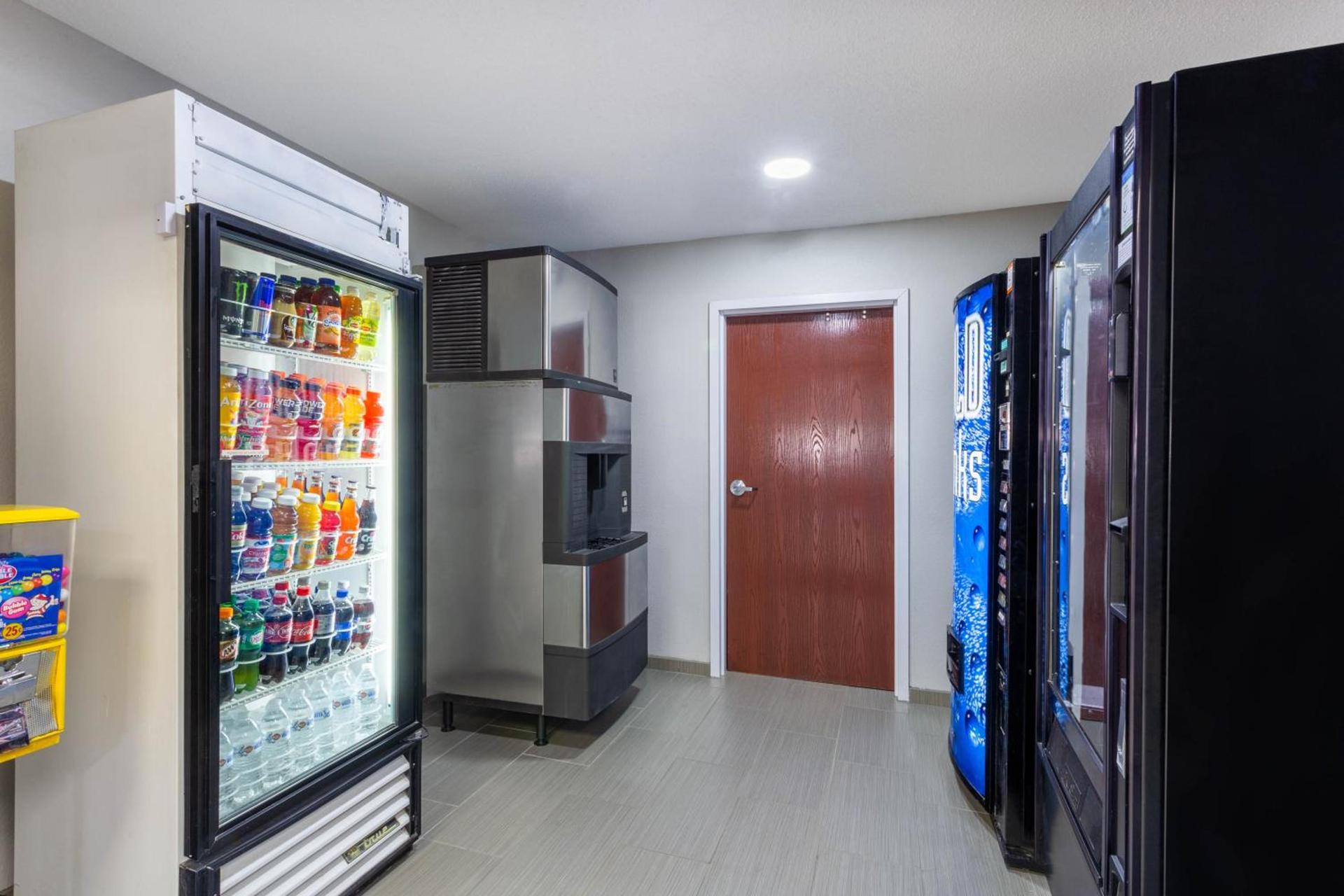 Microtel Inn & Suites by Wyndham Burlington photo 7