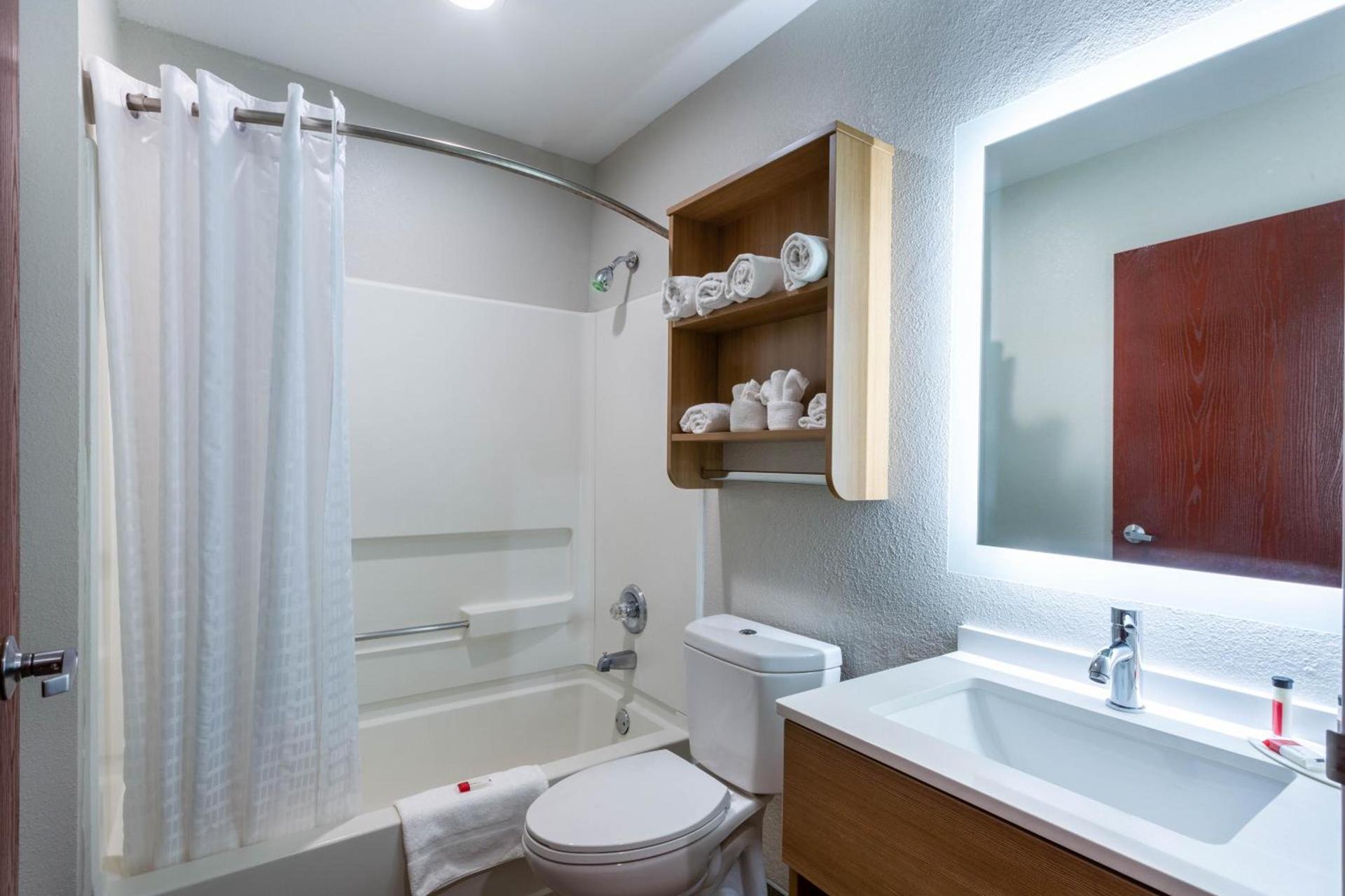 Microtel Inn & Suites by Wyndham Burlington photo 10