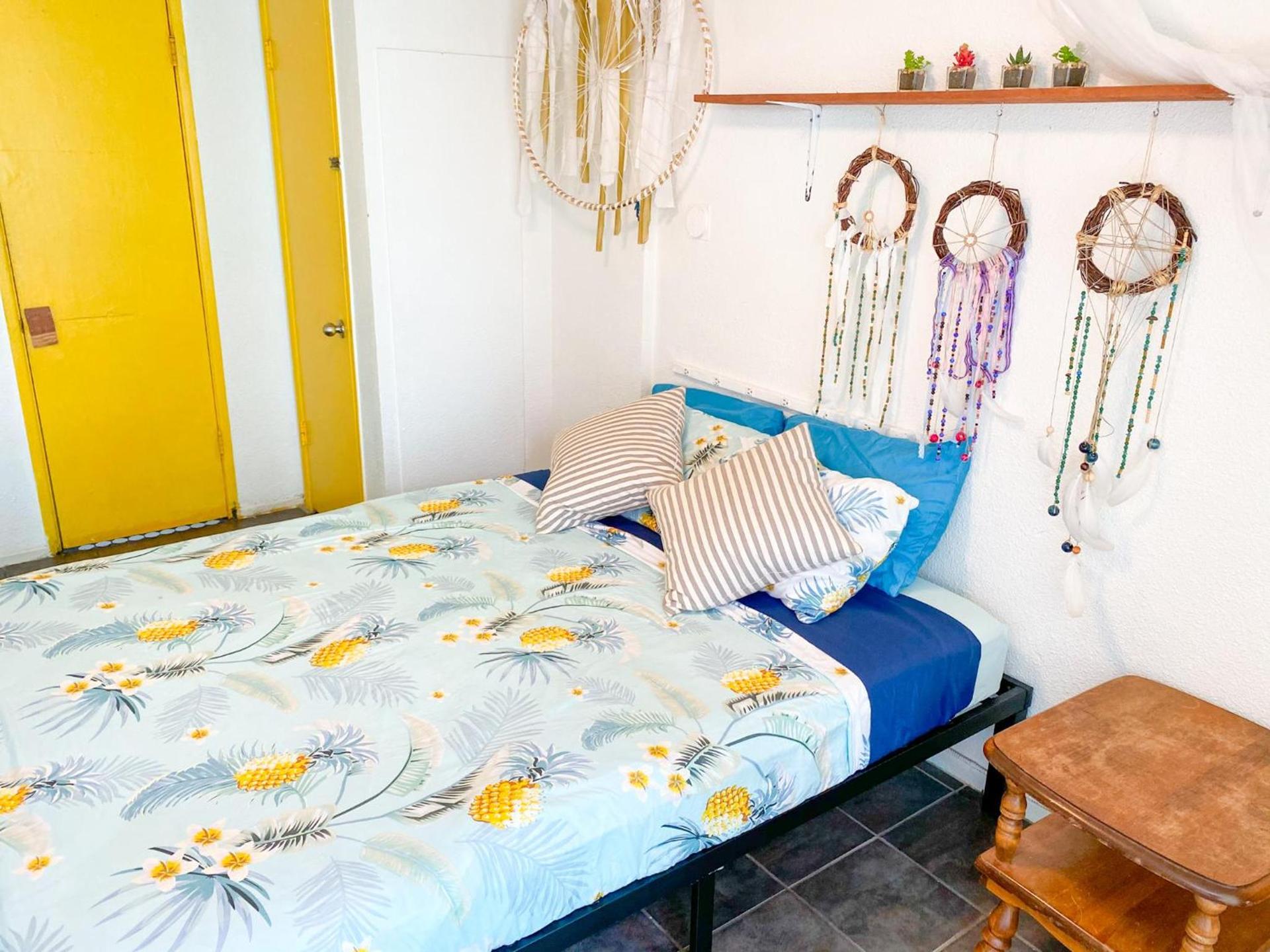 ITH San Diego Beach Bungalow Surf Hostel photo 65