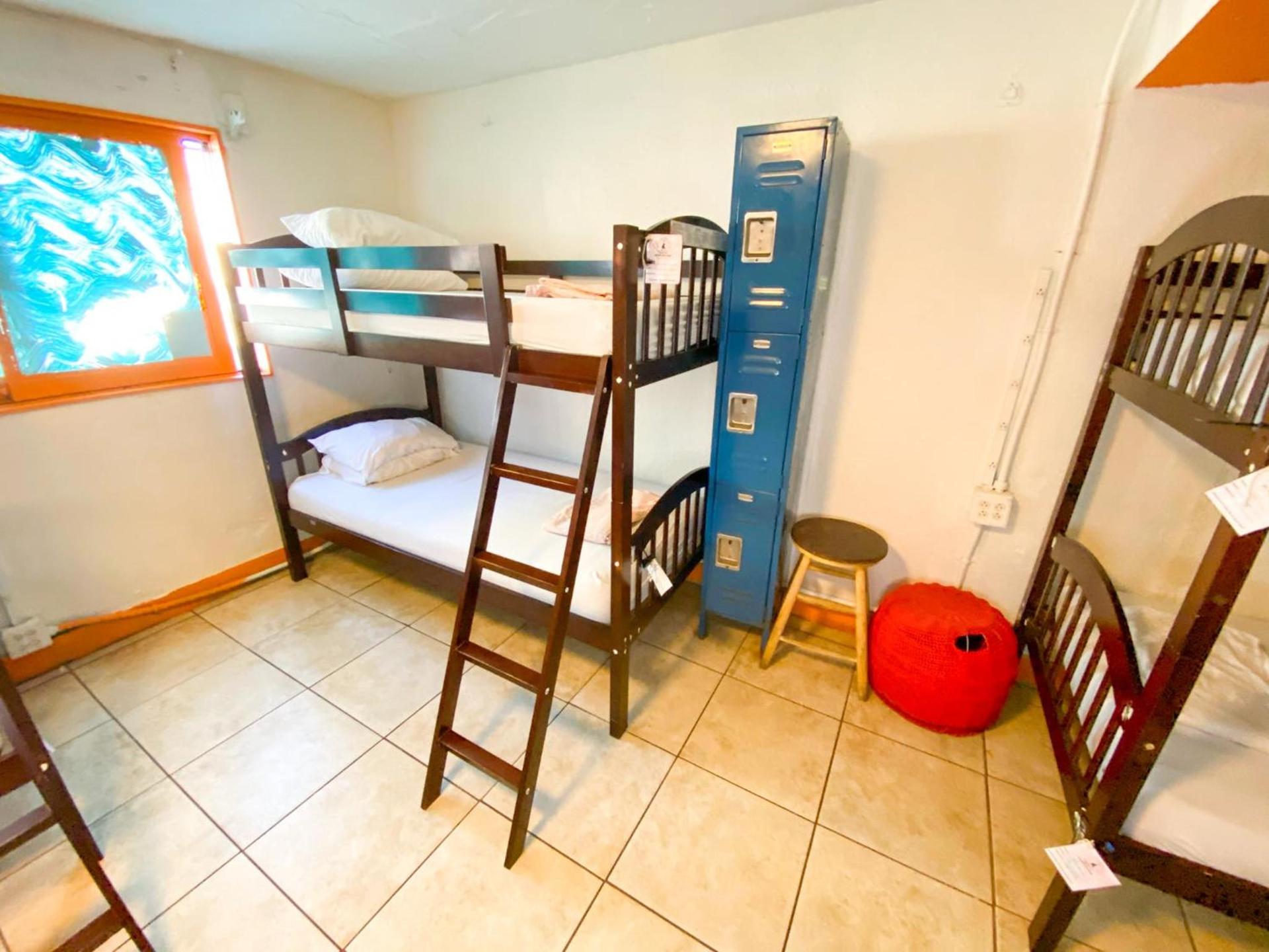 ITH San Diego Beach Bungalow Surf Hostel photo 19