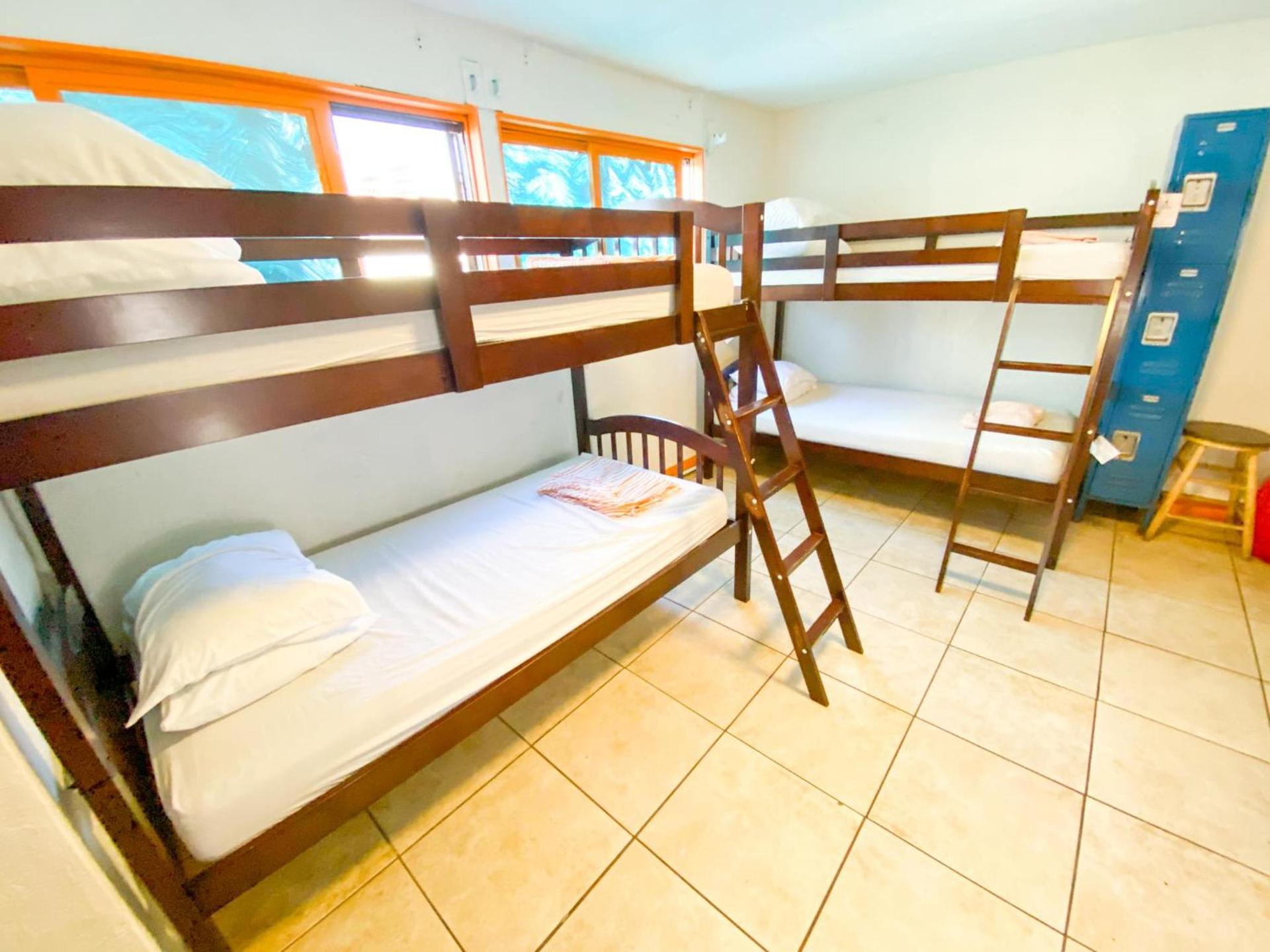 ITH San Diego Beach Bungalow Surf Hostel photo 70