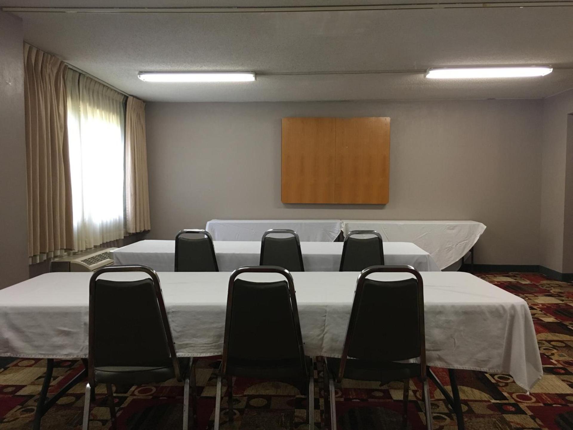 Days Inn by Wyndham Sherman photo 27