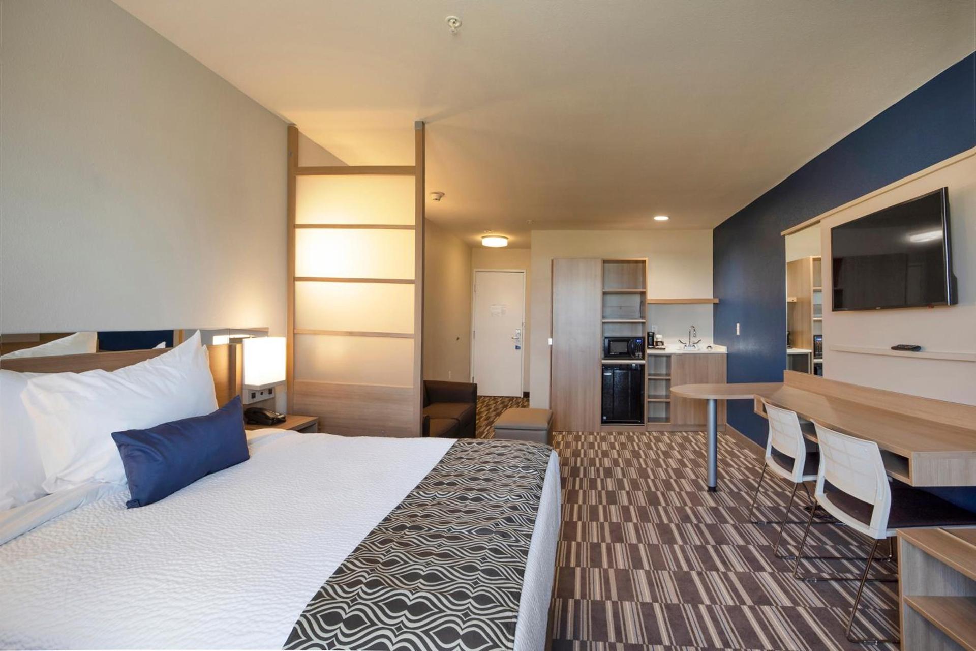 Microtel Inn & Suites by Wyndham Loveland photo 18