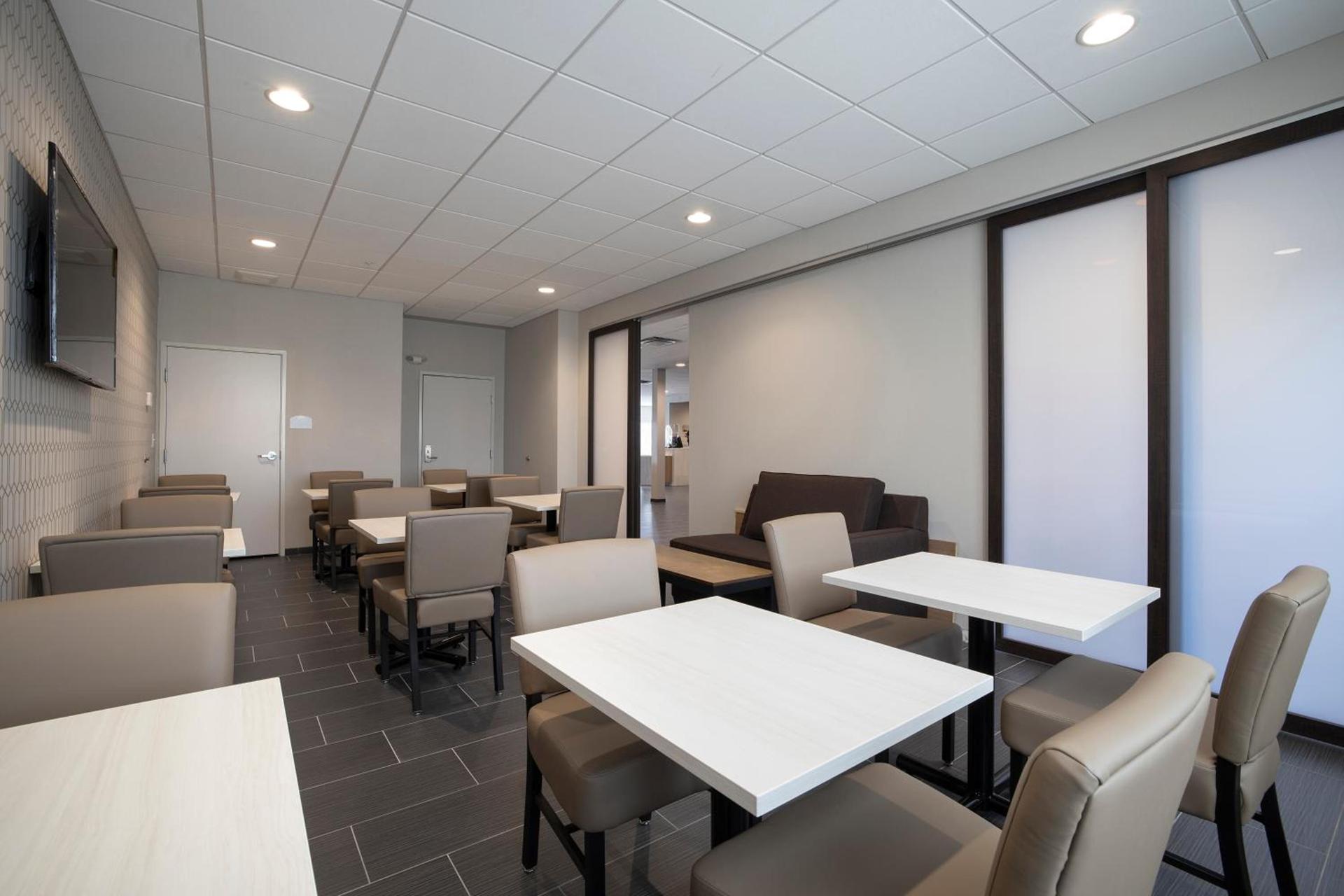 Microtel Inn & Suites by Wyndham Loveland photo 8