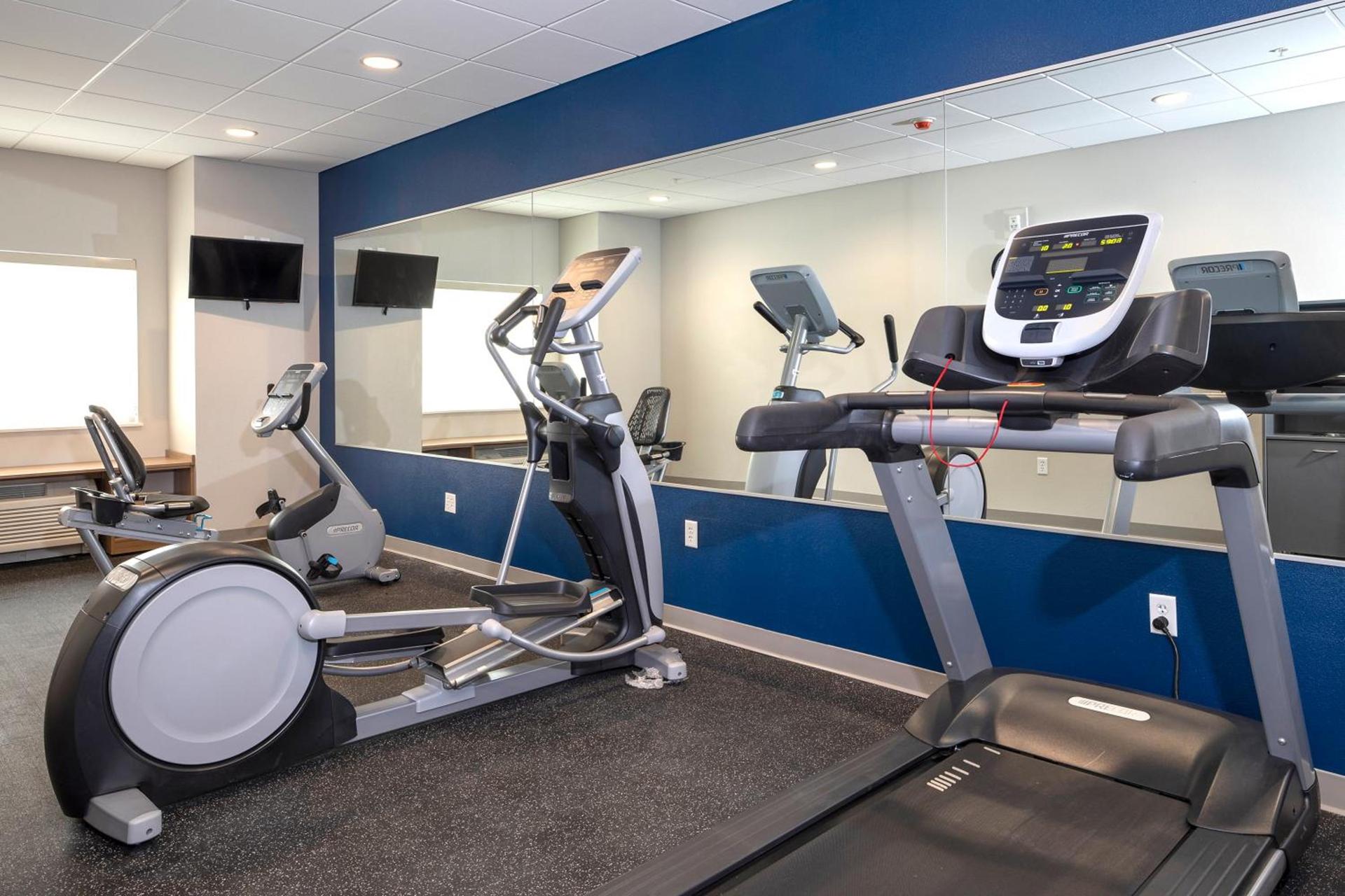 Microtel Inn & Suites by Wyndham Loveland photo 6