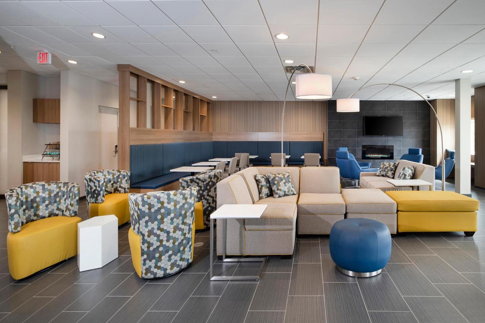 Microtel Inn & Suites by Wyndham Loveland photo 11