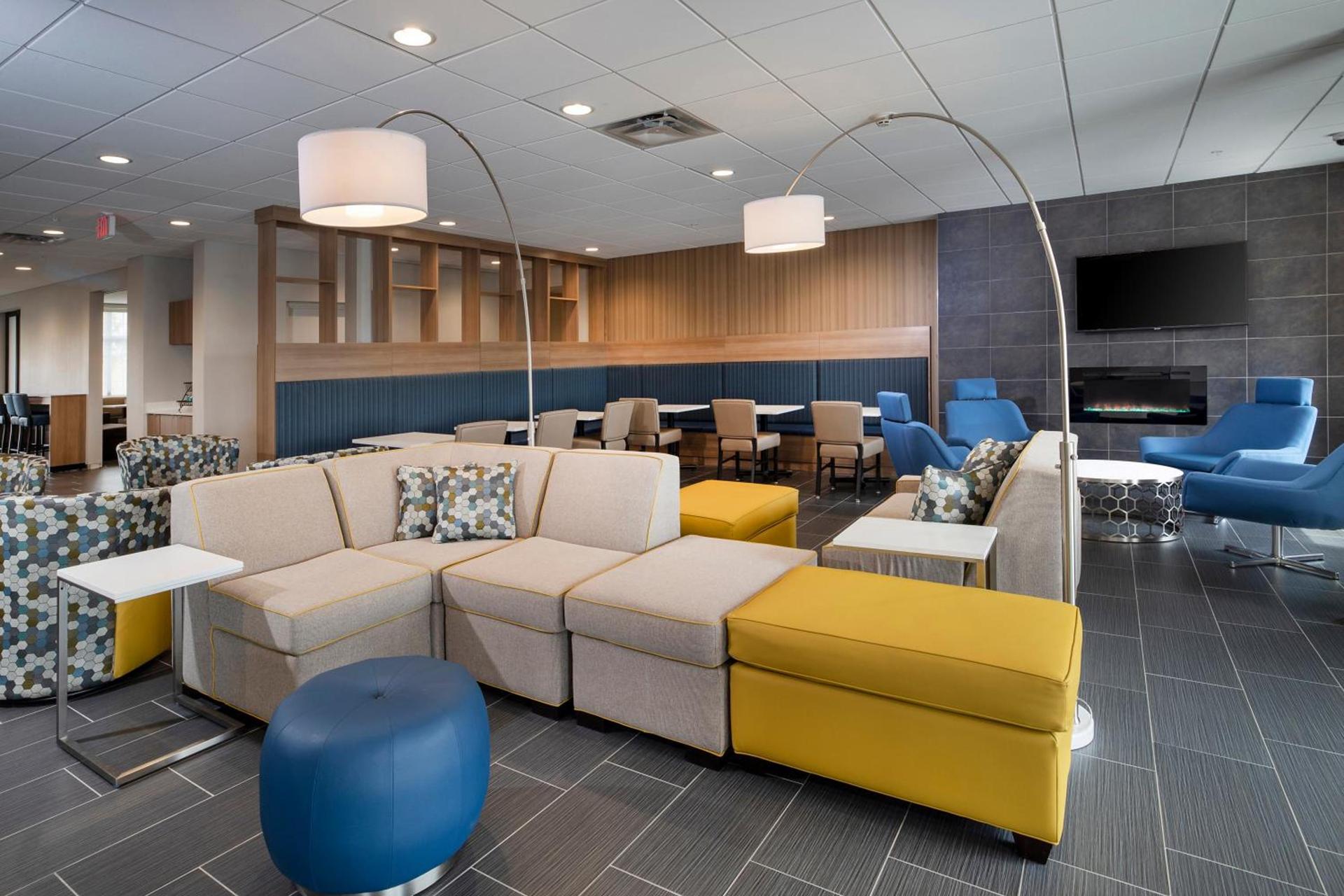 Microtel Inn & Suites by Wyndham Loveland photo 12