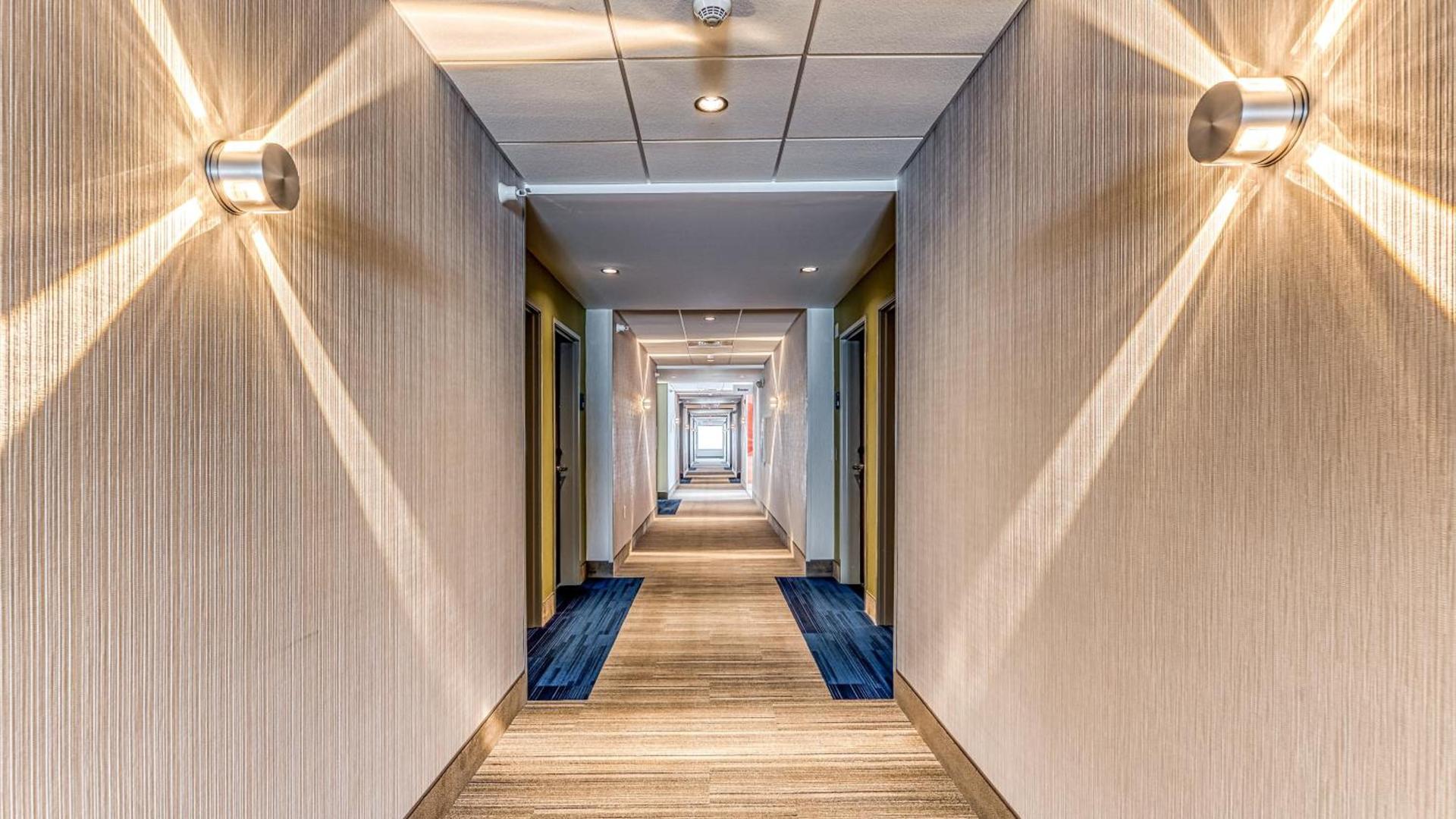 Holiday Inn Express & Suites - Rantoul by IHG photo 18