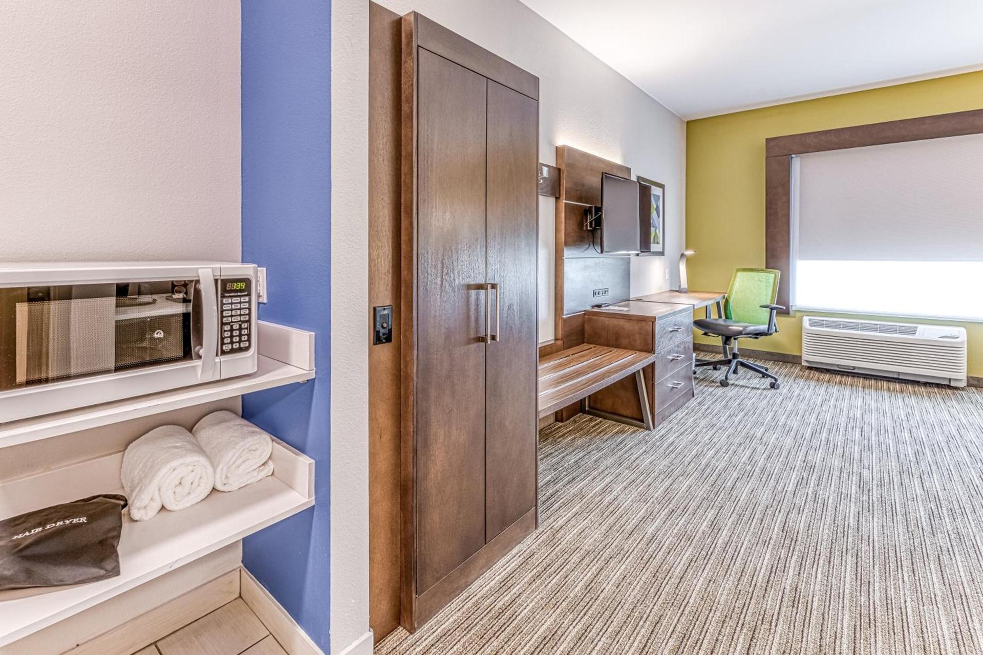 Holiday Inn Express & Suites - Rantoul by IHG photo 34