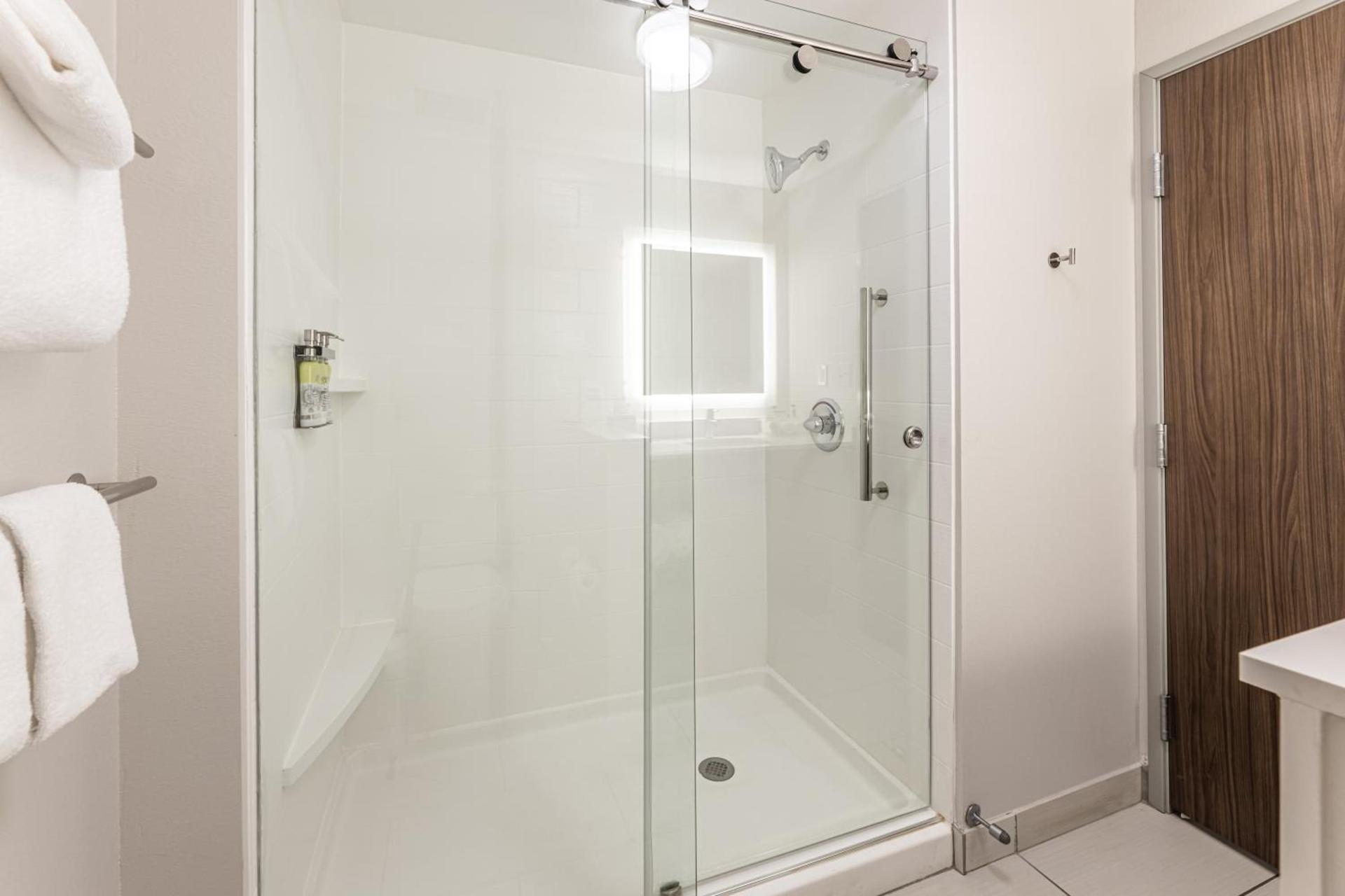 Holiday Inn Express & Suites - Rantoul by IHG photo 36