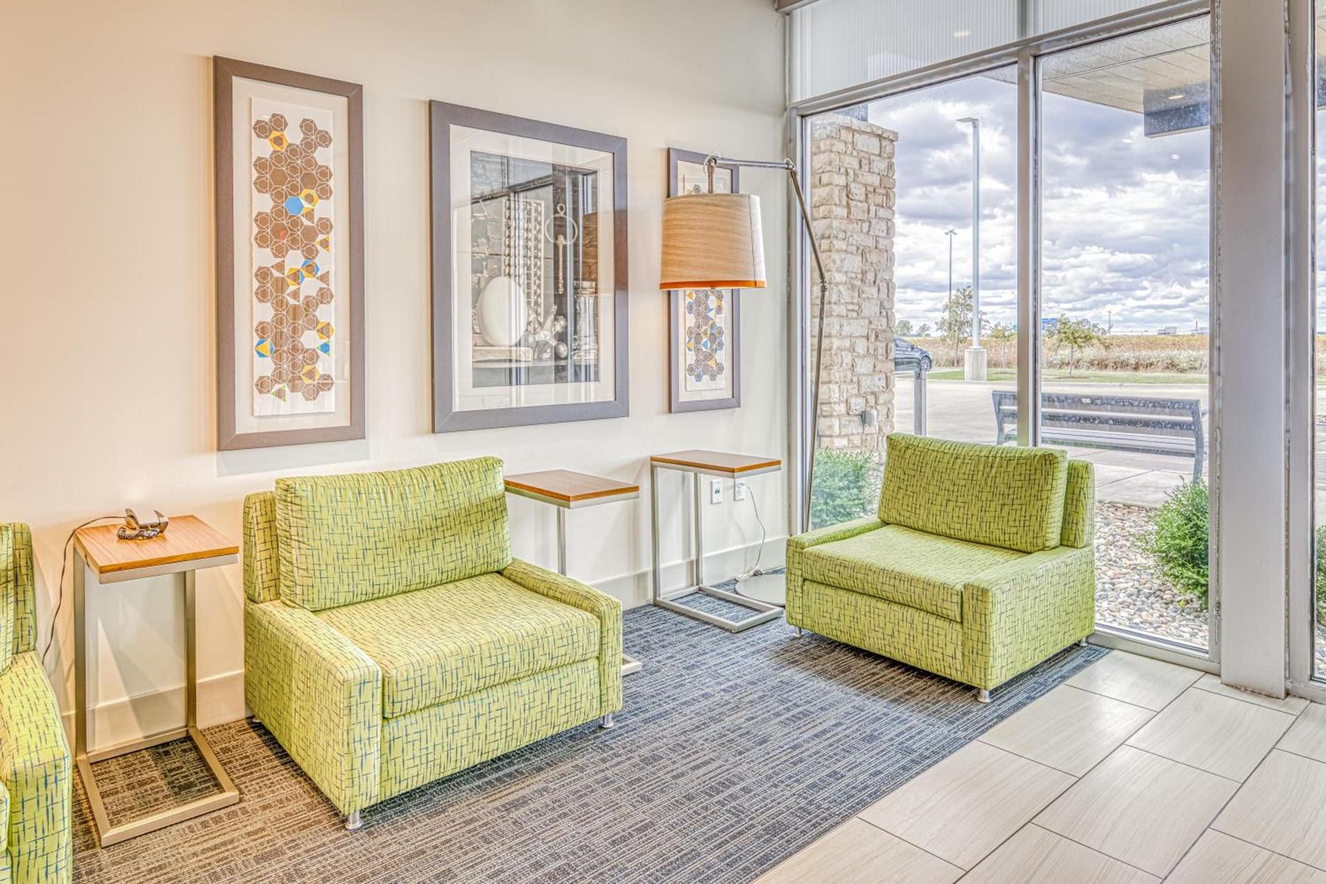 Holiday Inn Express & Suites - Rantoul by IHG photo 20