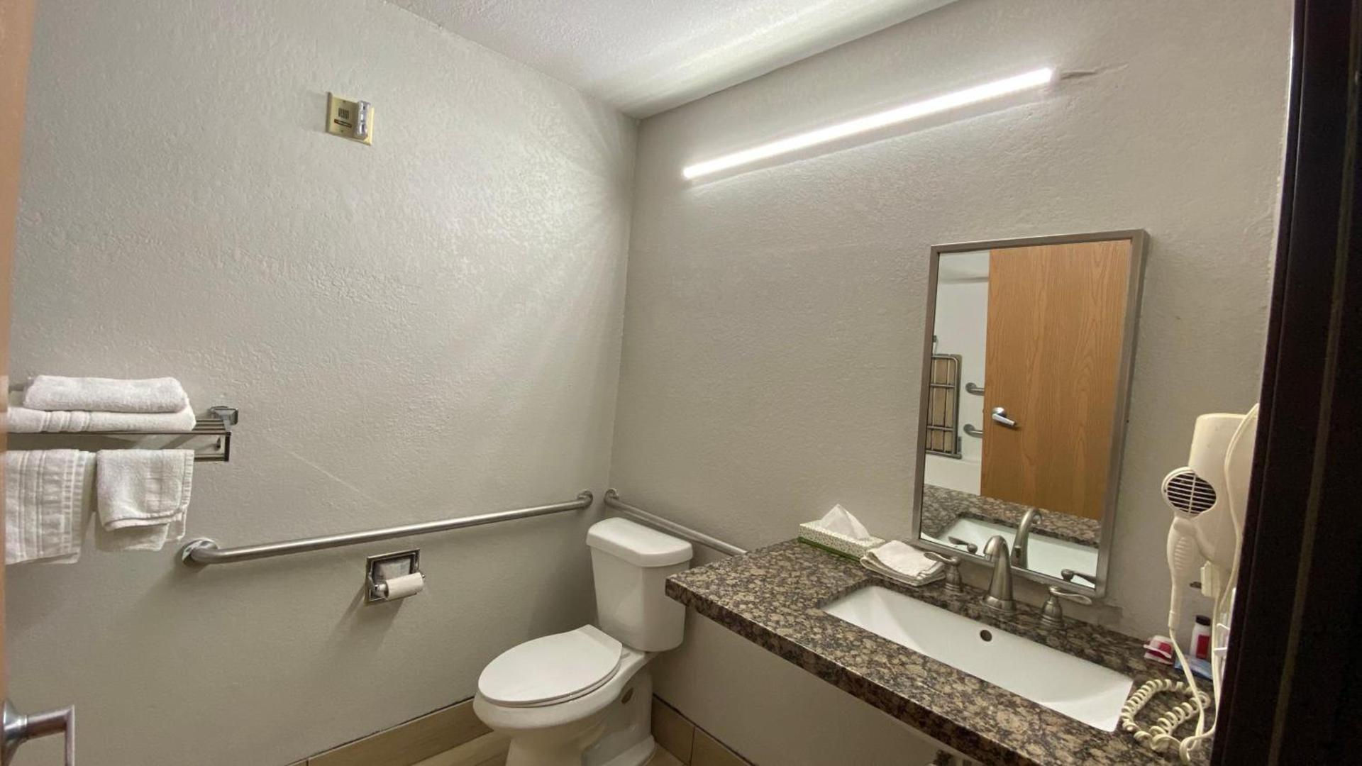 Microtel Inn & Suites by Wyndham Ardmore photo 31