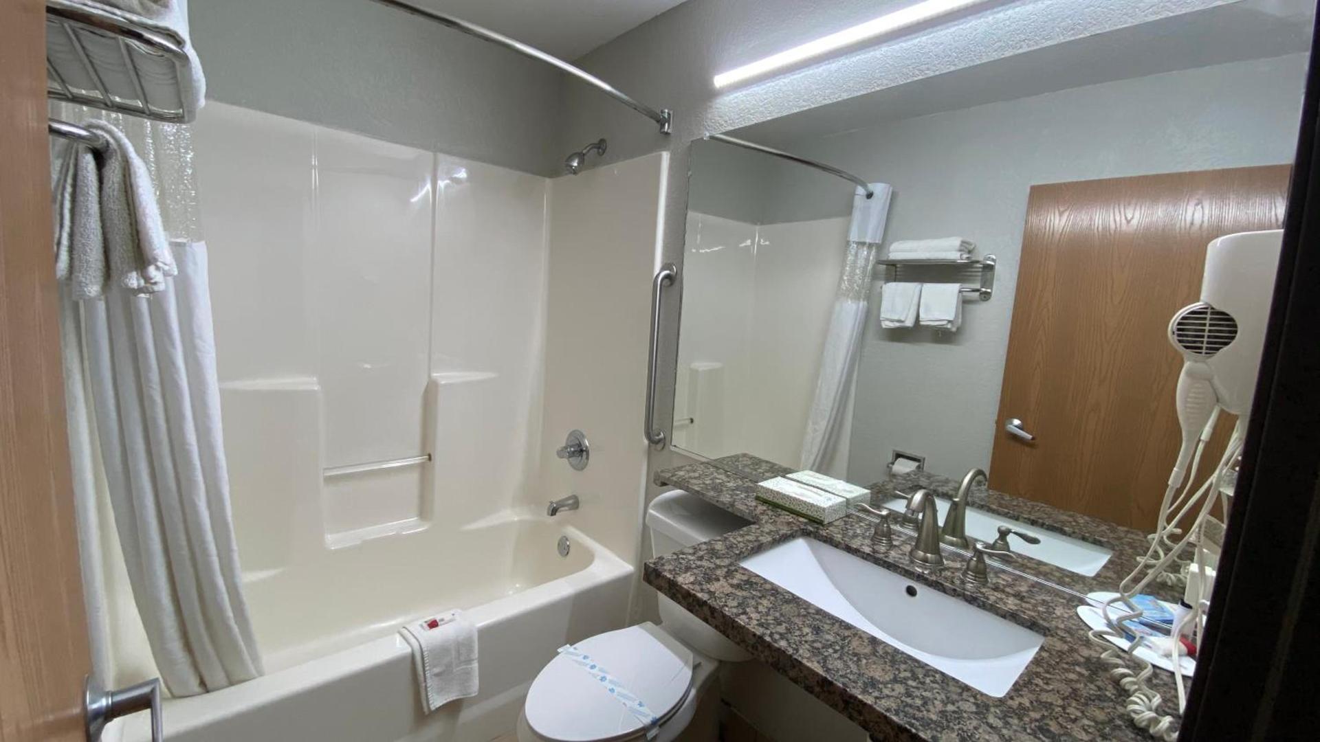 Microtel Inn & Suites by Wyndham Ardmore photo 40