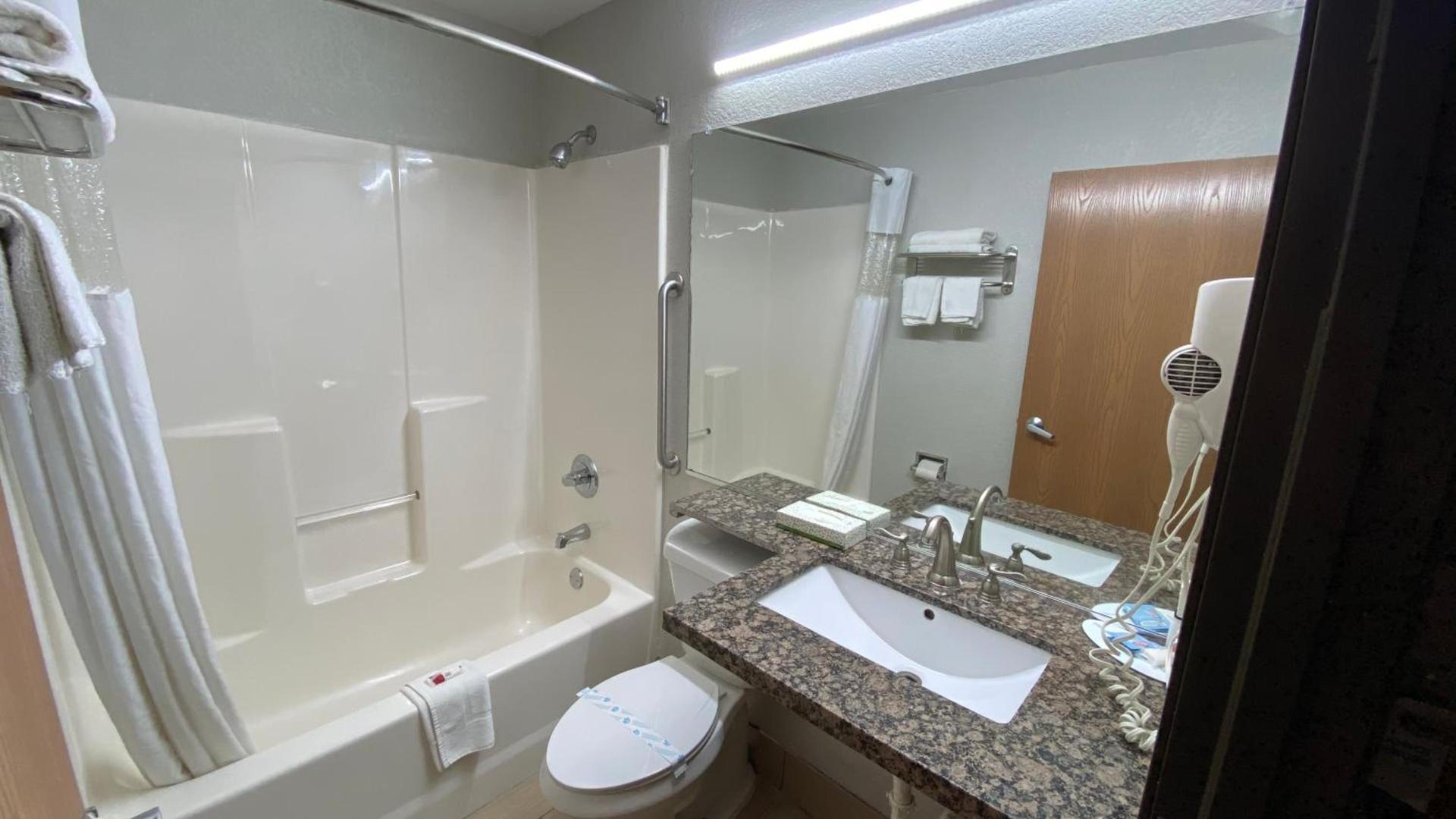 Microtel Inn & Suites by Wyndham Ardmore photo 41