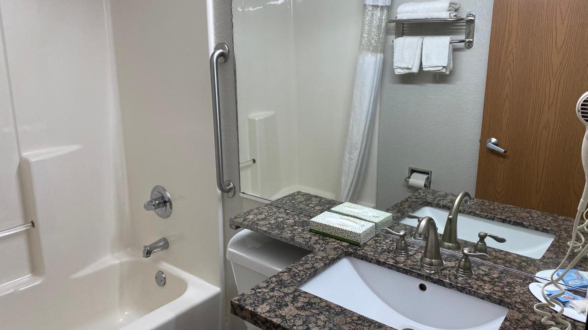 Microtel Inn & Suites by Wyndham Ardmore photo 42