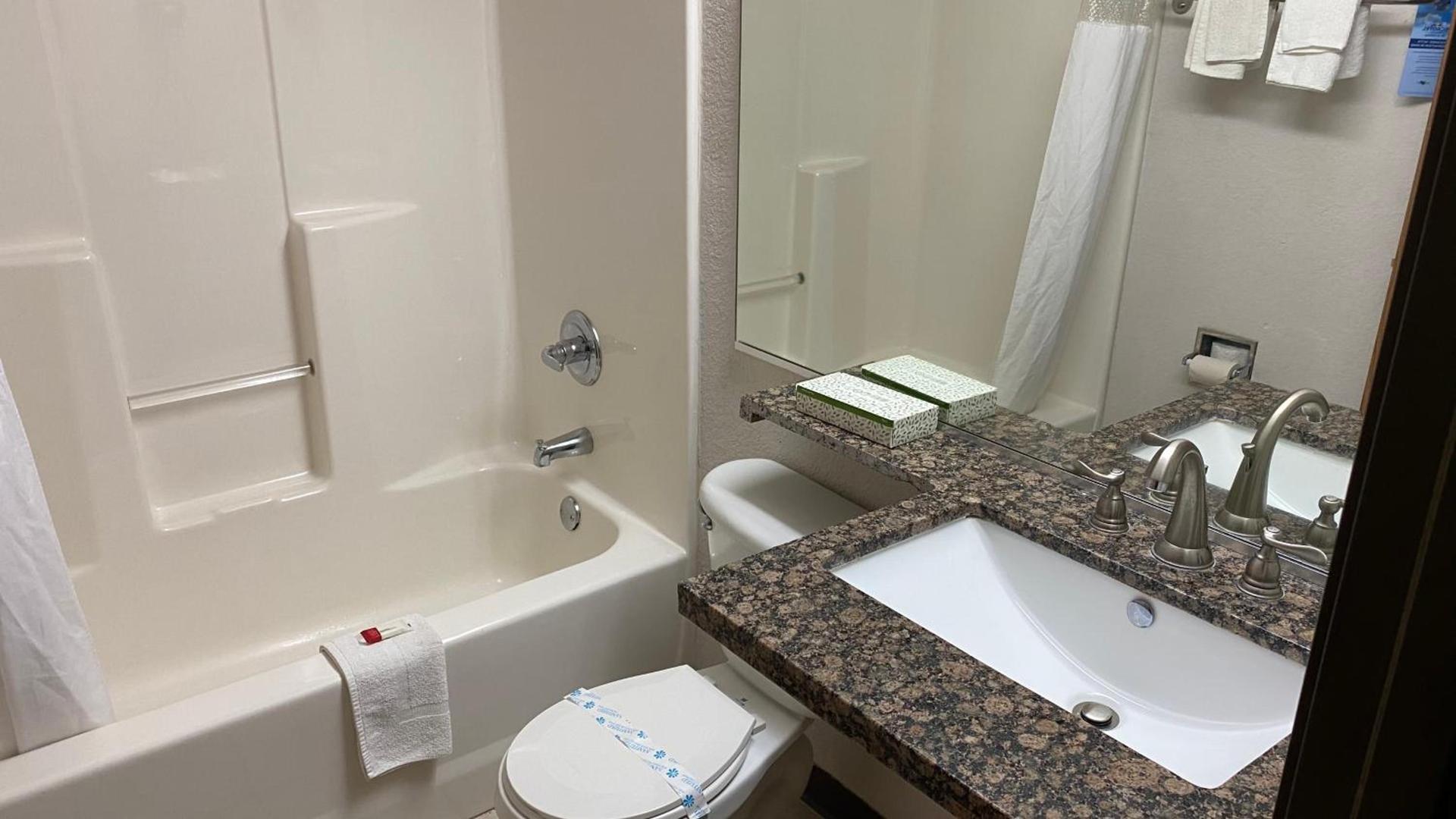 Microtel Inn & Suites by Wyndham Ardmore photo 25