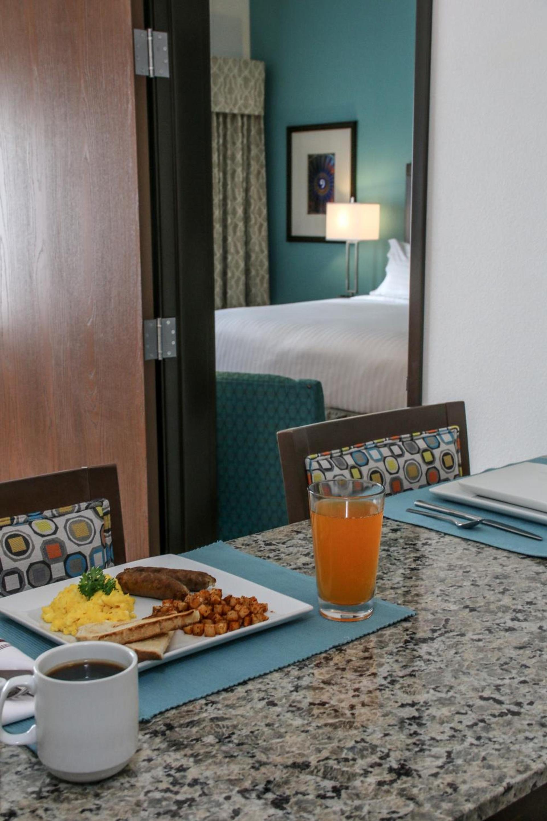 Holiday Inn & Suites Denver Tech Center-Centennial by IHG photo 8
