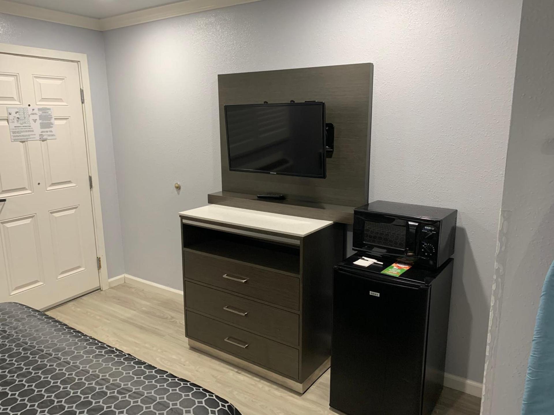 Mirage Inn & Suites photo 10