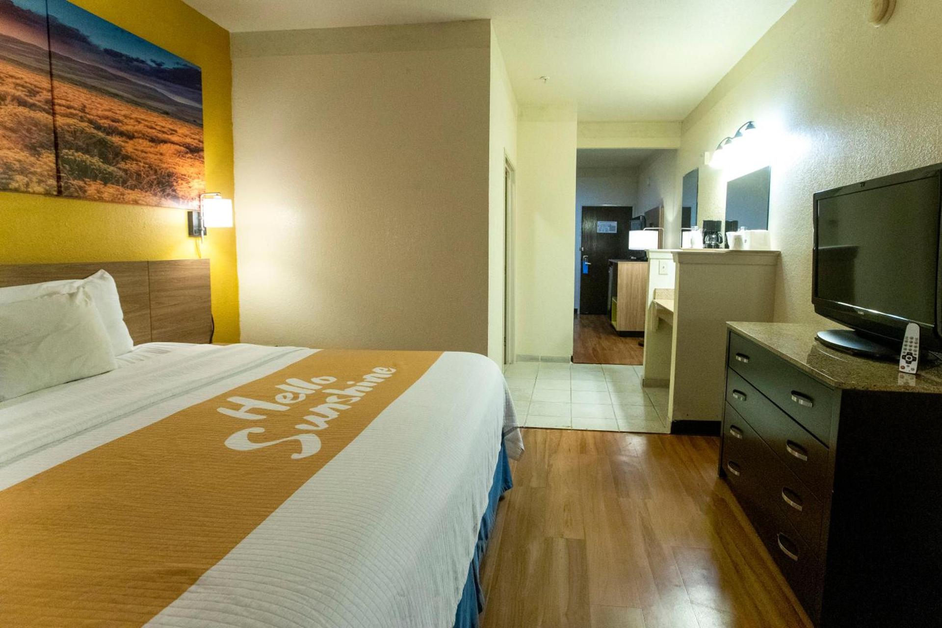 Days Inn & Suites by Wyndham Houston North/Aldine photo 16