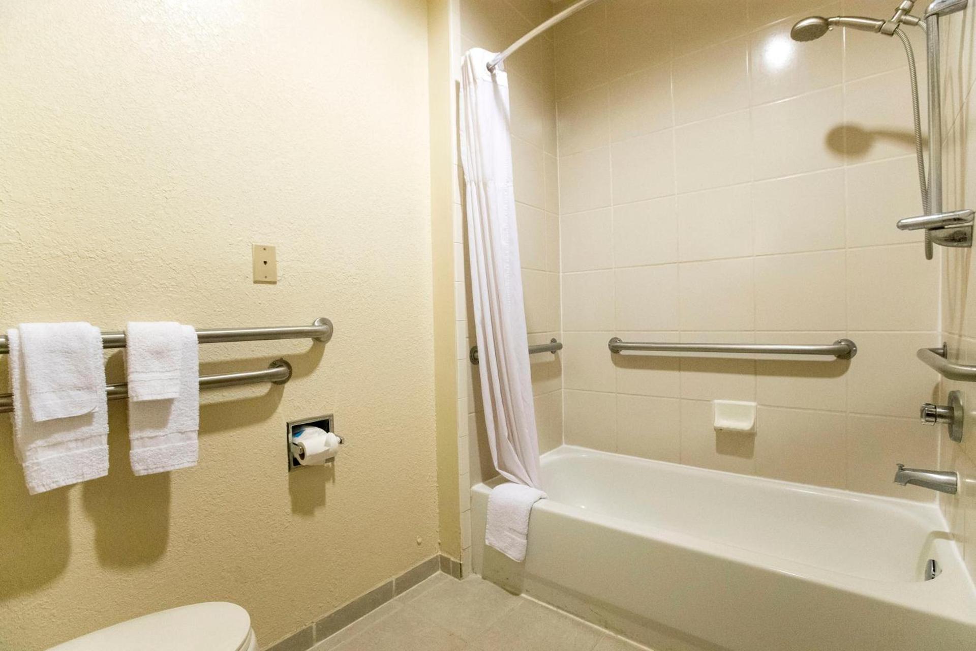 Days Inn & Suites by Wyndham Houston North/Aldine photo 13