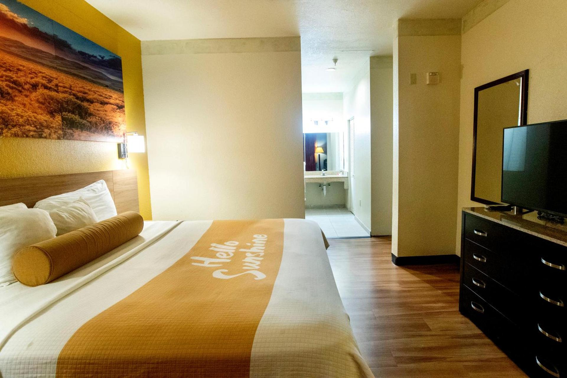 Days Inn & Suites by Wyndham Houston North/Aldine photo 64